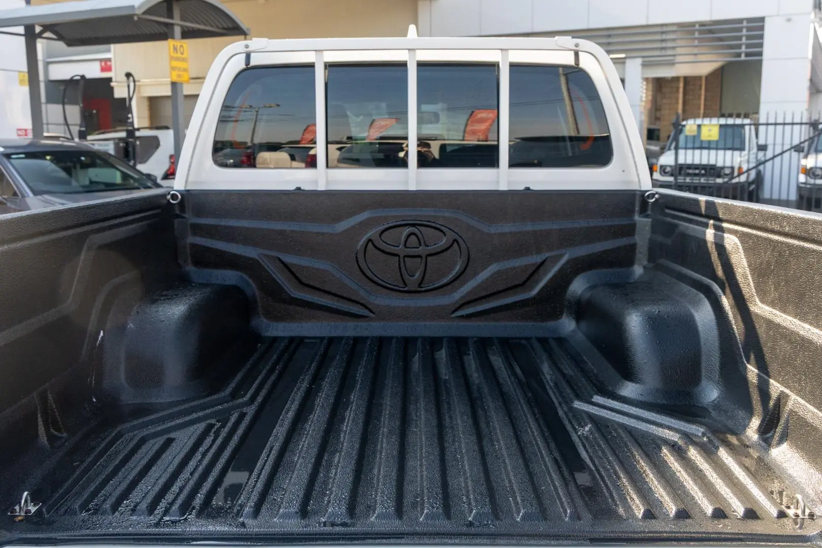2022 Toyota Hilux Gallery Image 19