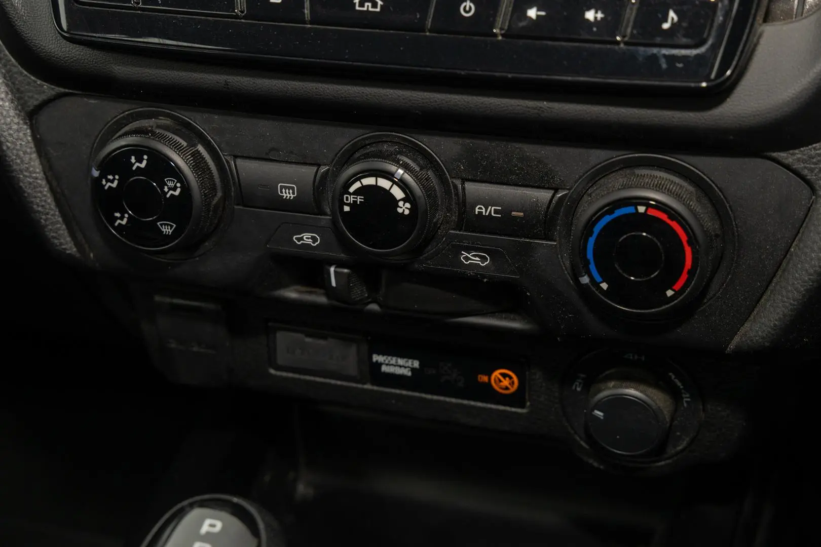 2023 Isuzu D-MAX Gallery Image 16