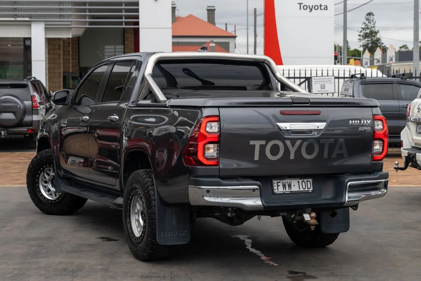 2021 Toyota Hilux Gallery Image 2