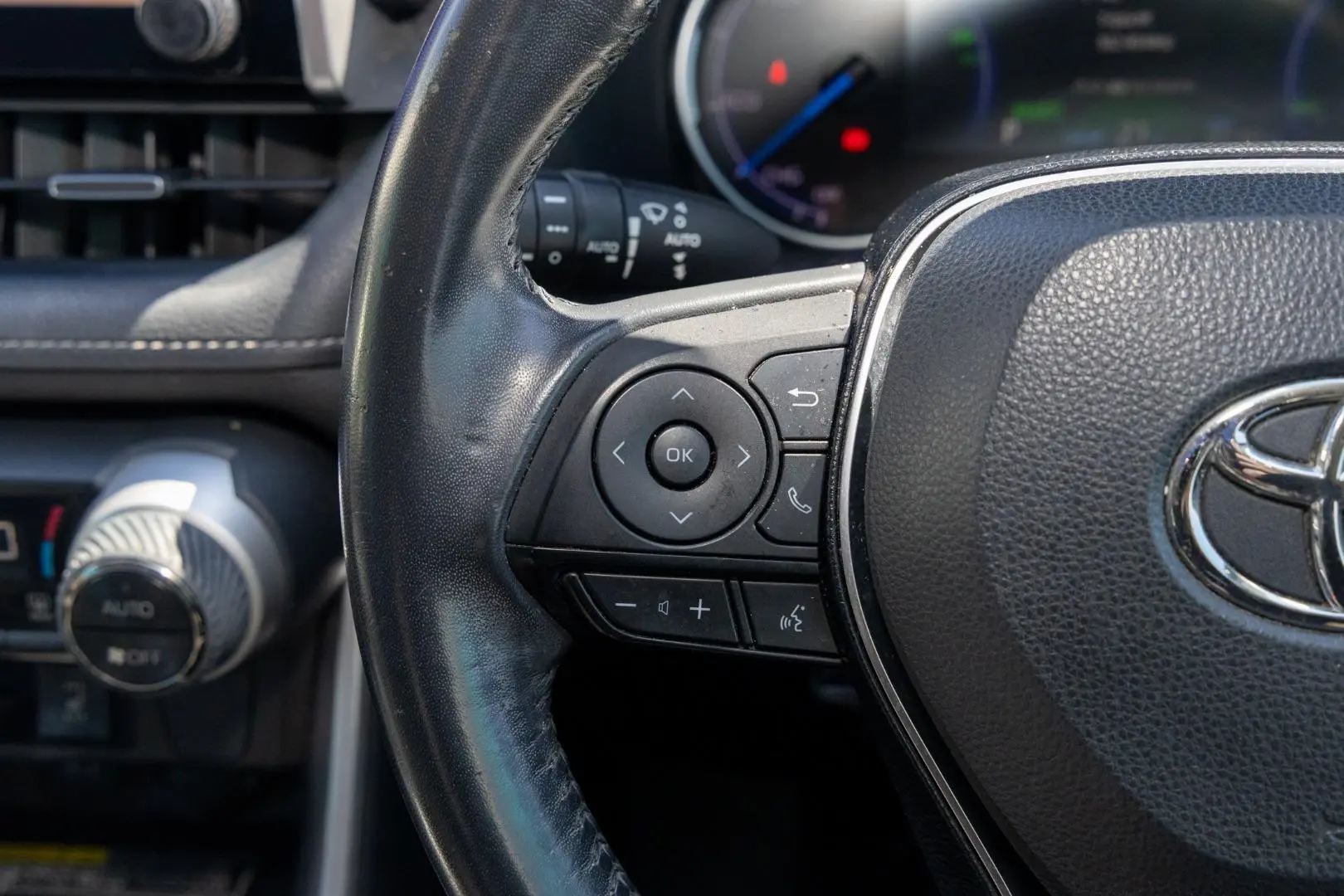 2019 Toyota RAV4 Gallery Image 11