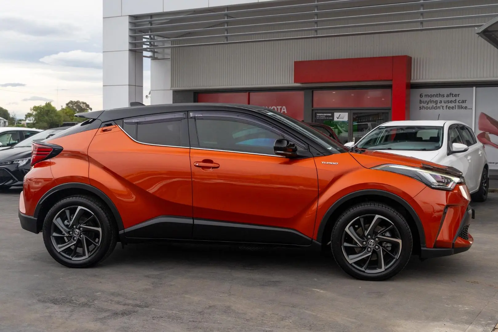2020 Toyota C-HR Gallery Image 3