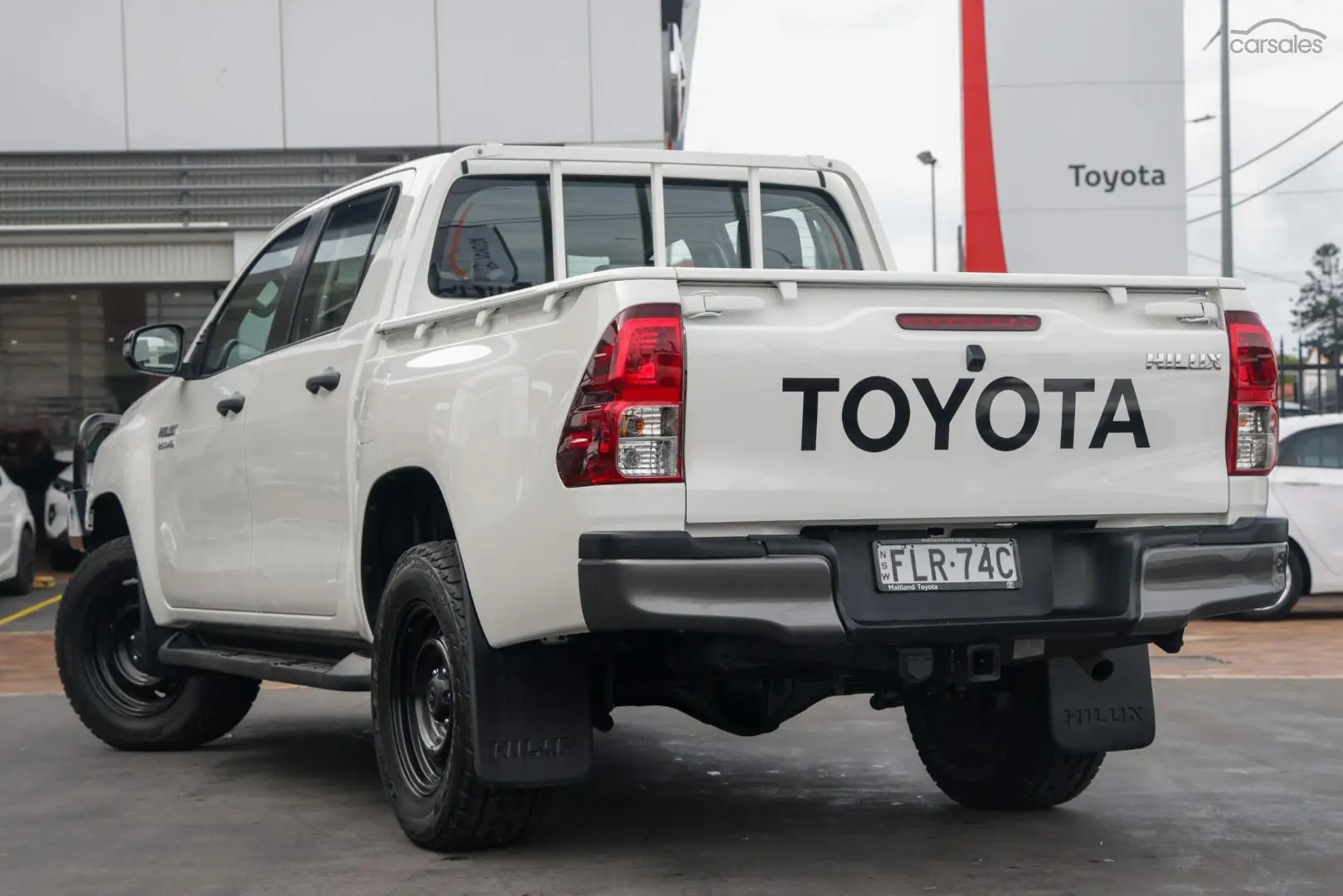 2019 Toyota Hilux Image 2