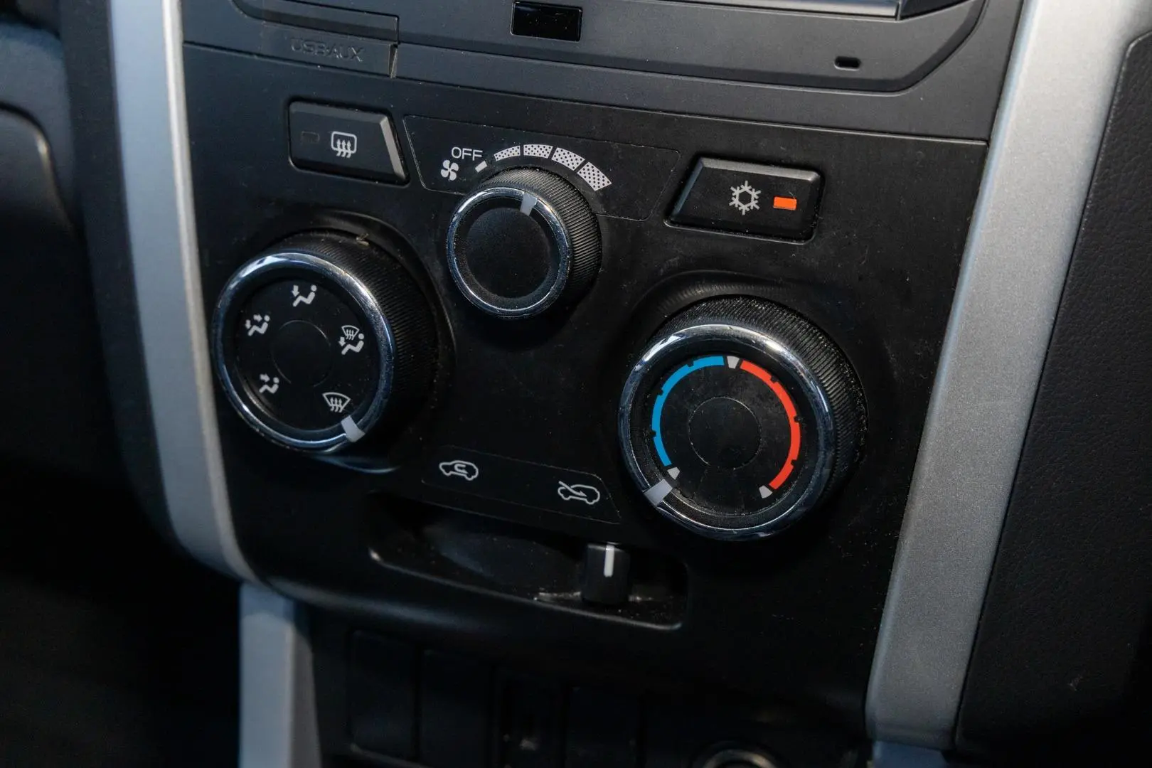 2018 Isuzu D-MAX Gallery Image 16