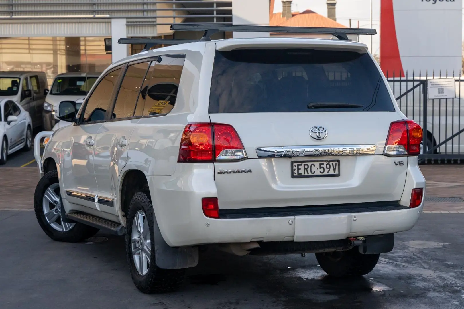 2015 Toyota Landcruiser Gallery Image 2