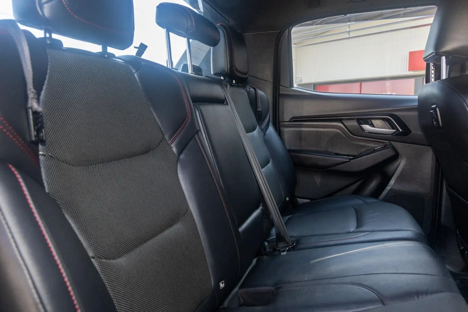 2022 Isuzu D-MAX Gallery Image 9