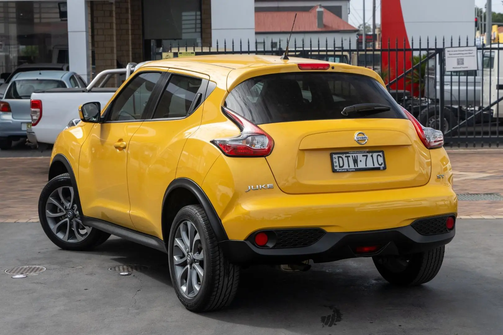 2018 Nissan JUKE Gallery Image 2