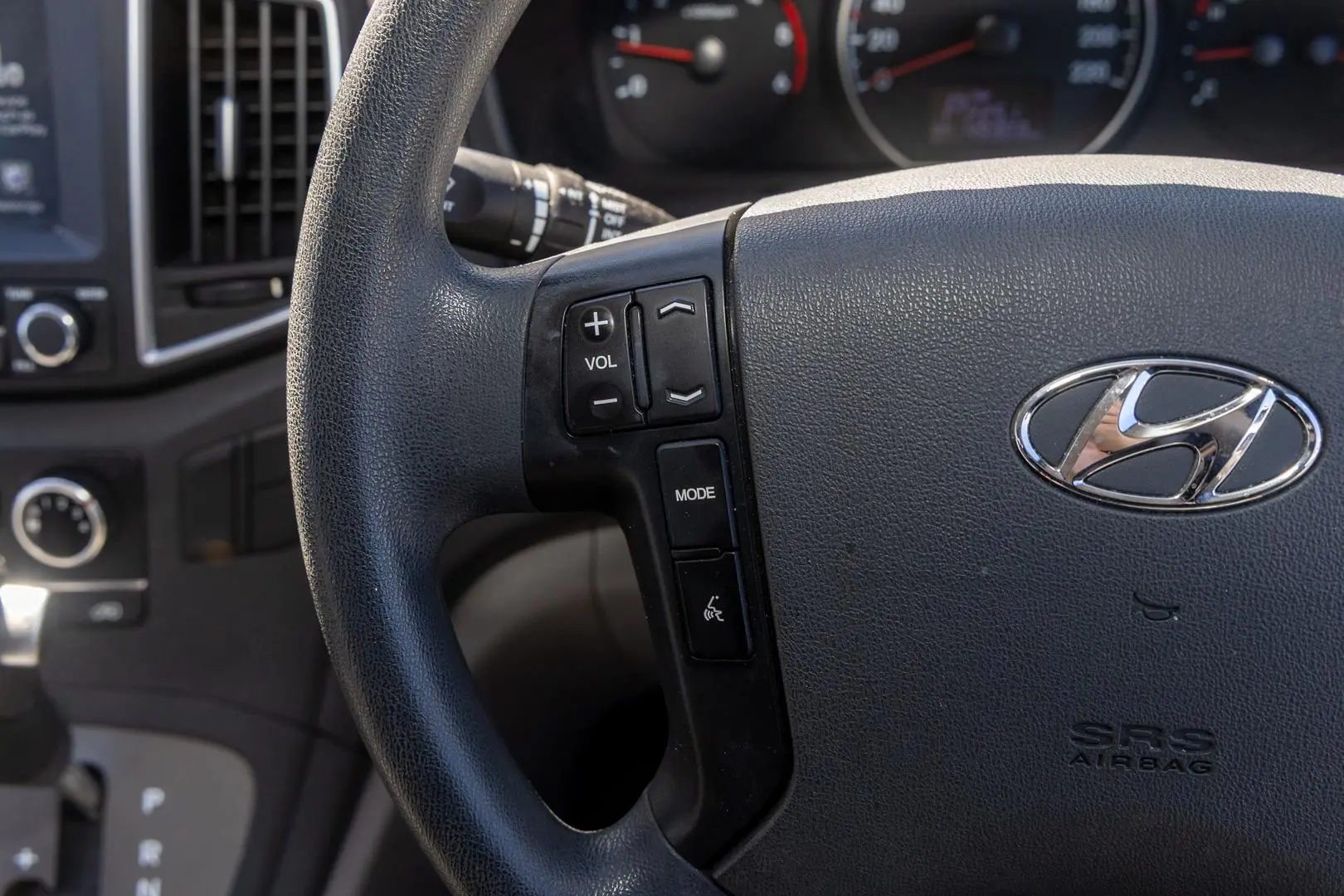 2020 Hyundai iLoad Gallery Image 11