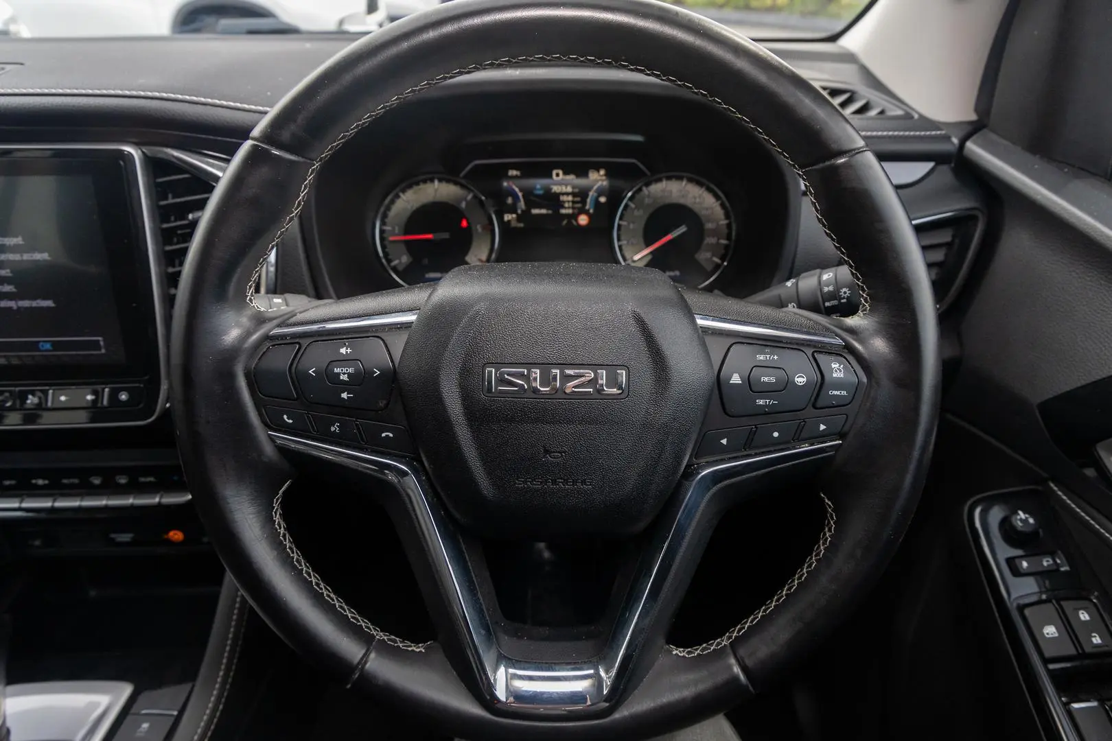 2023 Isuzu MU-X Gallery Image 10