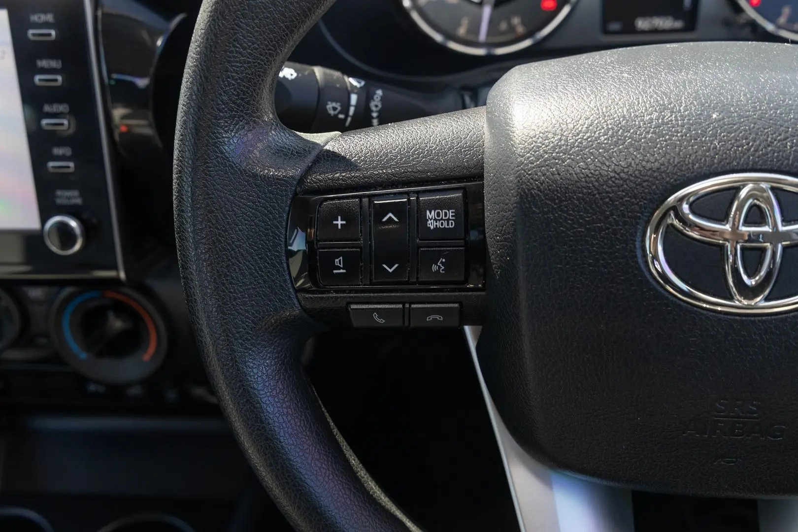 2021 Toyota Hilux Gallery Image 11