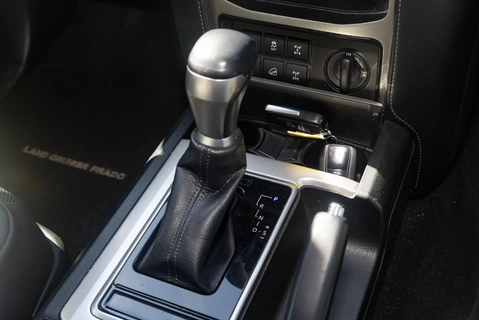 2022 Toyota Landcruiser Prado Gallery Image 16