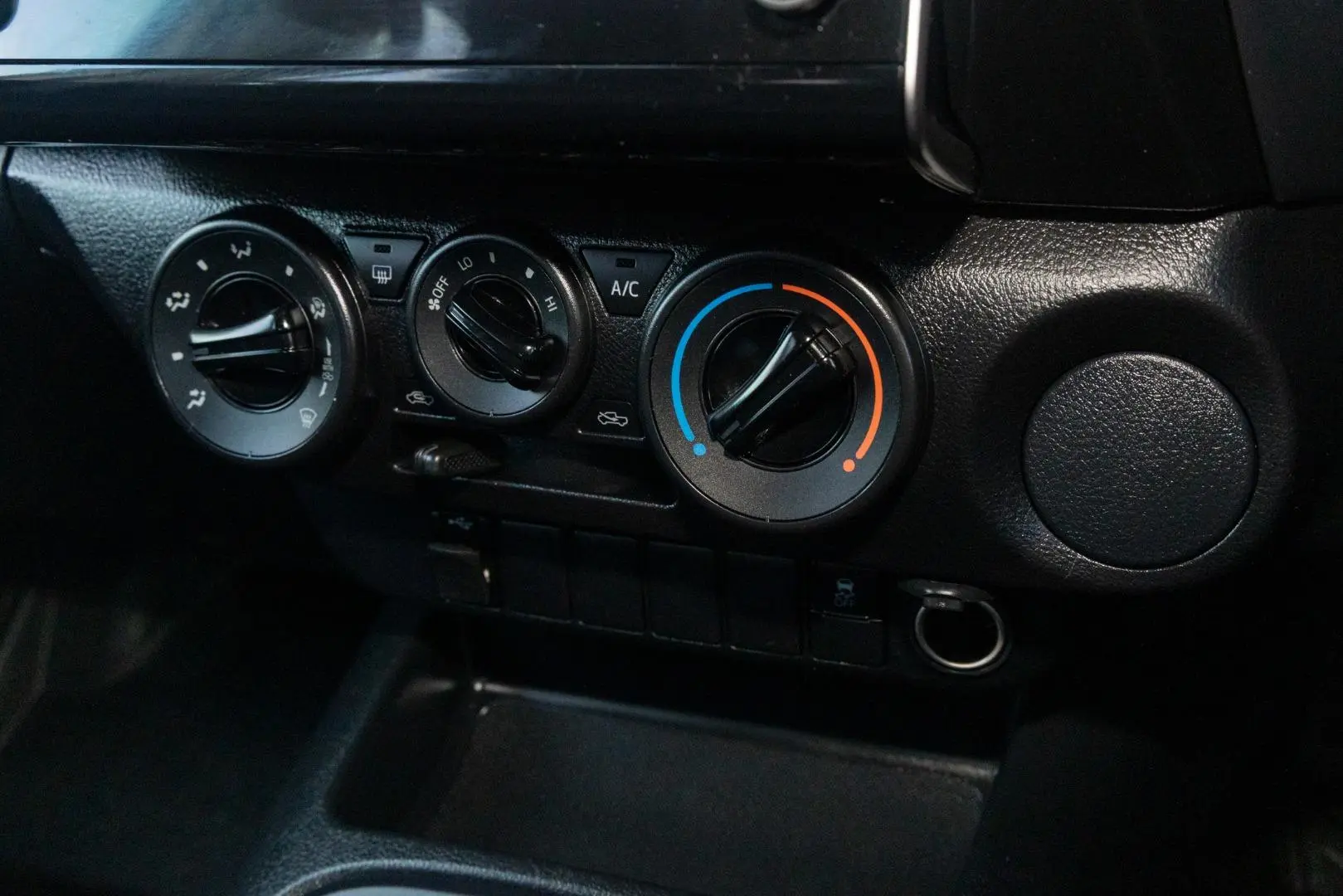 2022 Toyota Hilux Gallery Image 16