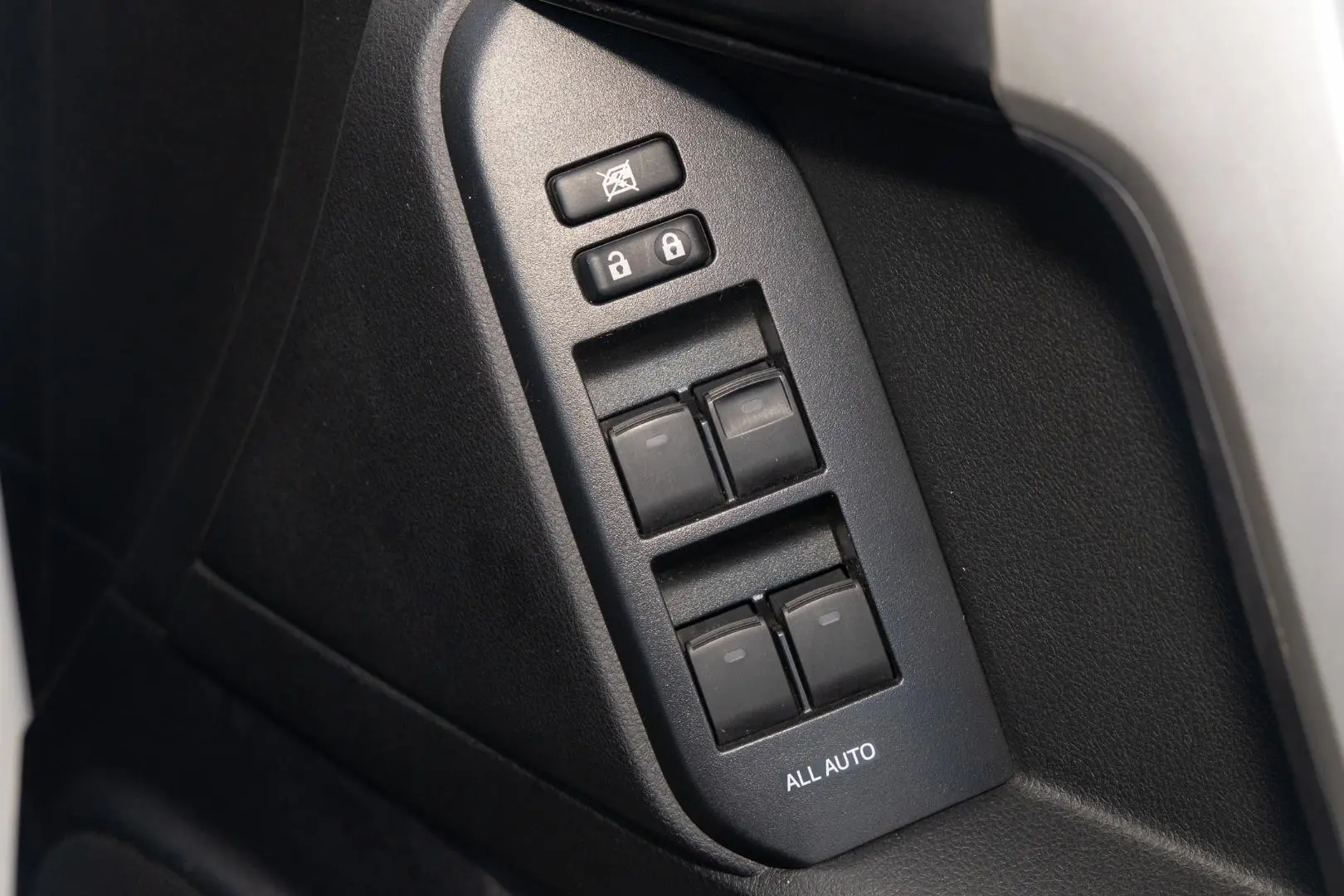 2020 Toyota Landcruiser Prado Gallery Image 17