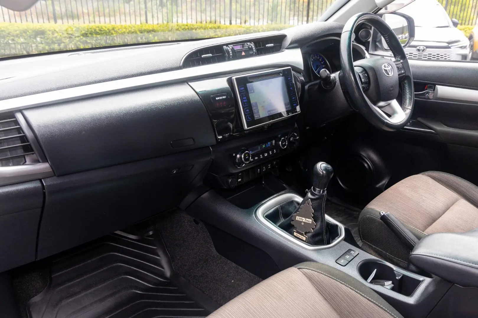 2018 Toyota Hilux Gallery Image 8