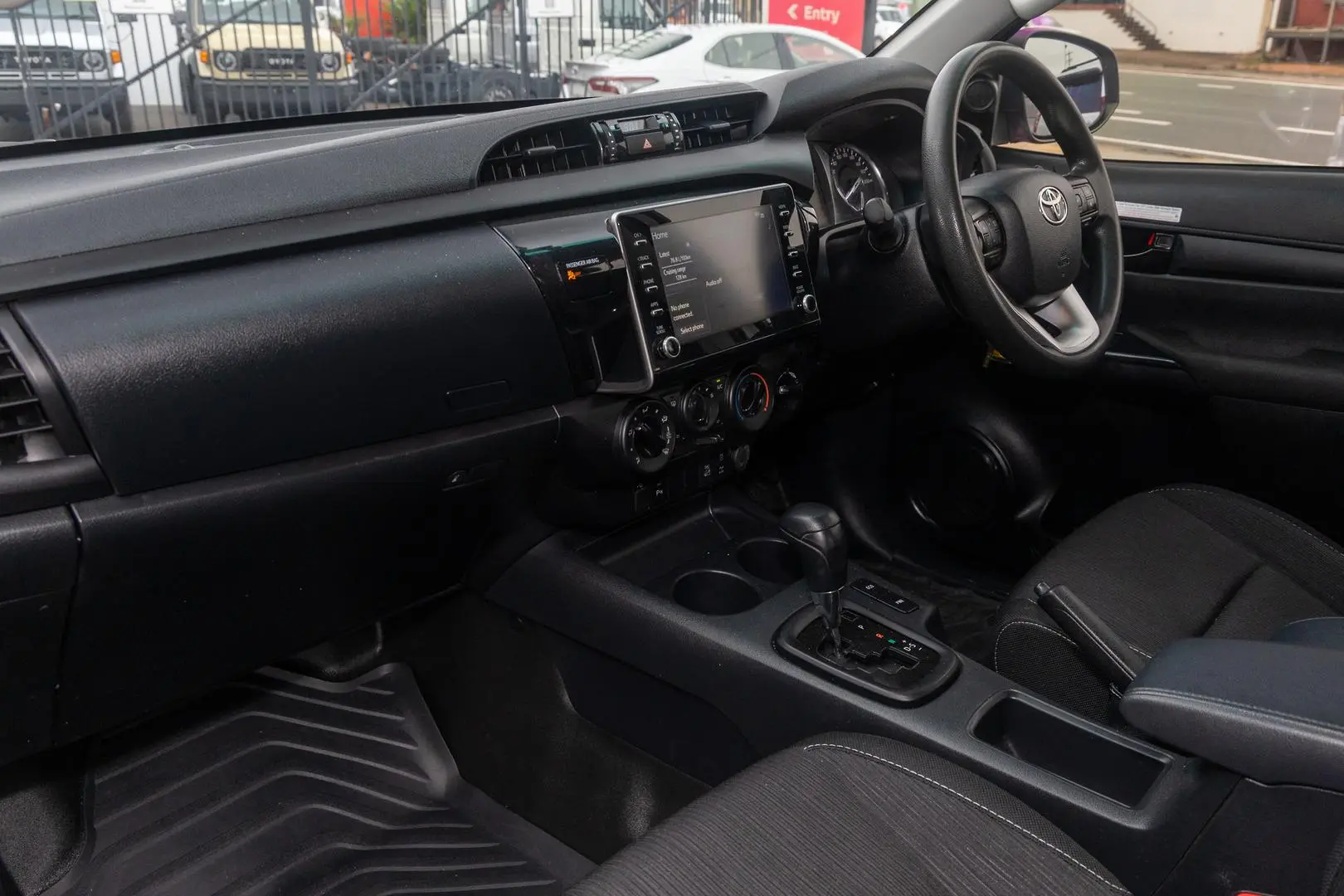 2022 Toyota Hilux Gallery Image 8