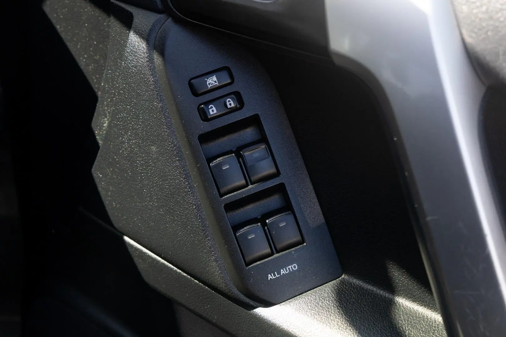 2018 Toyota Landcruiser Prado Gallery Image 17