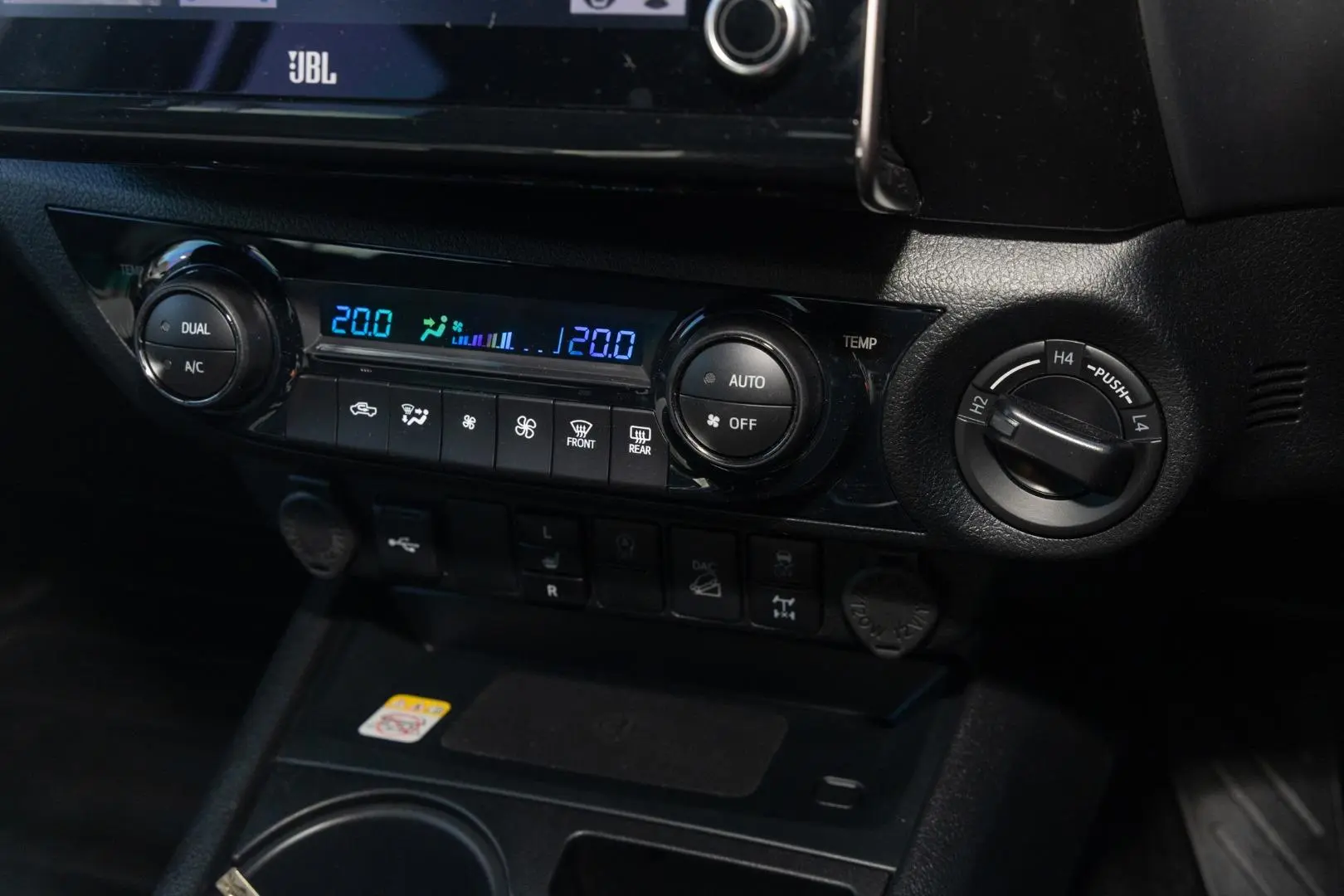 2024 Toyota Hilux Gallery Image 16