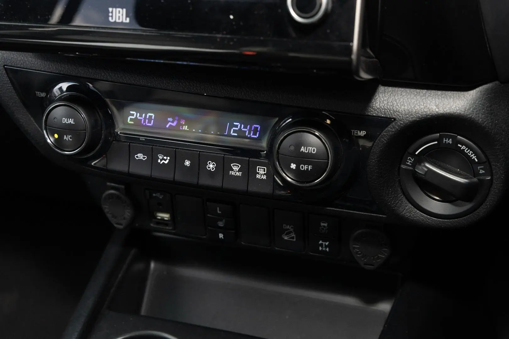 2021 Toyota Hilux Gallery Image 16