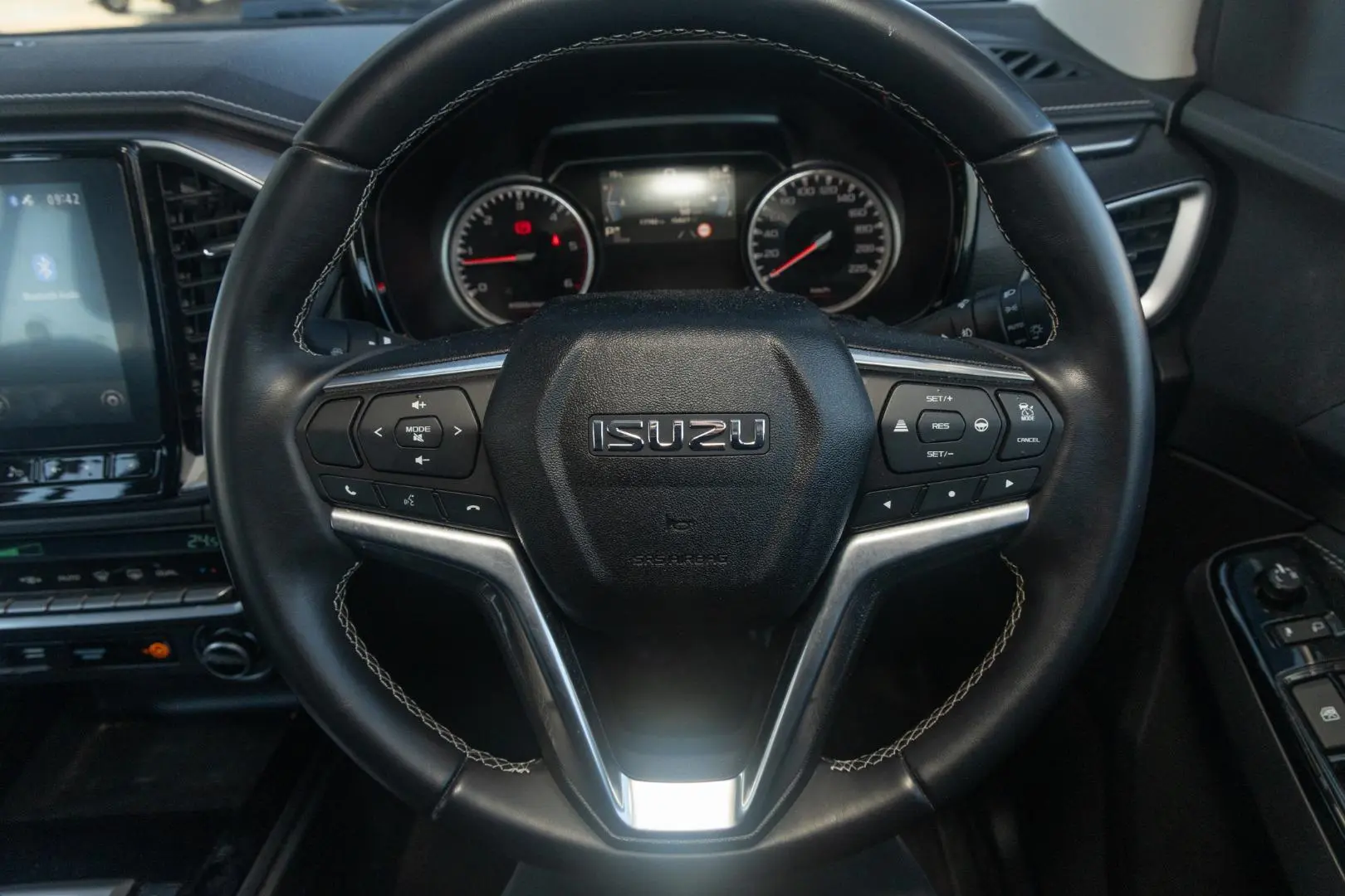 2023 Isuzu D-MAX Gallery Image 10