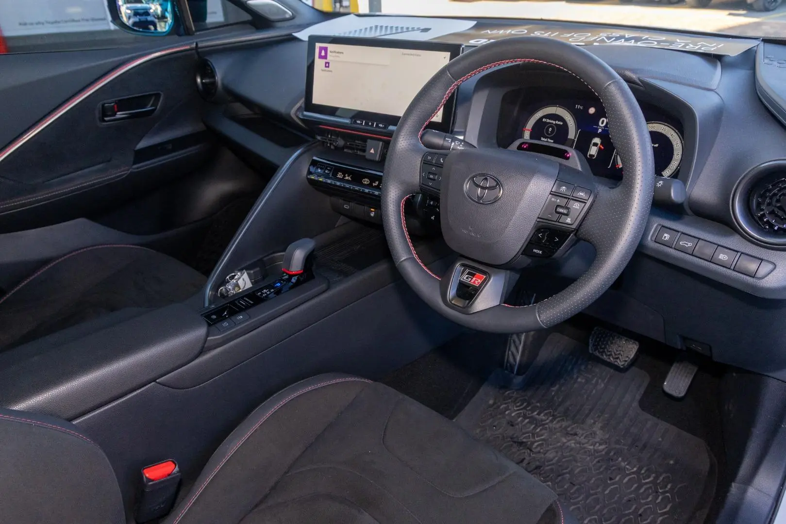 2025 Toyota C-HR Gallery Image 7