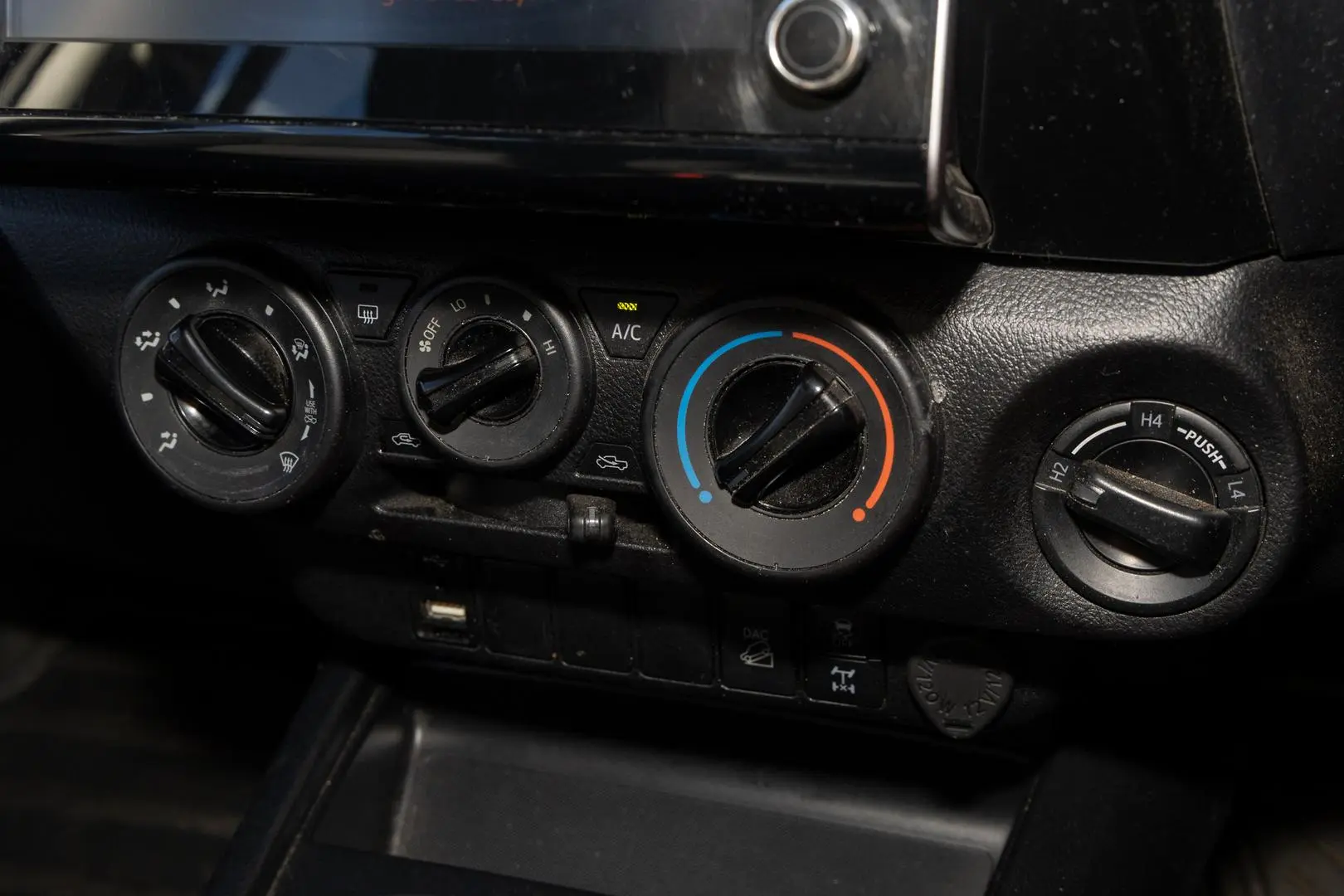 2023 Toyota Hilux Gallery Image 16