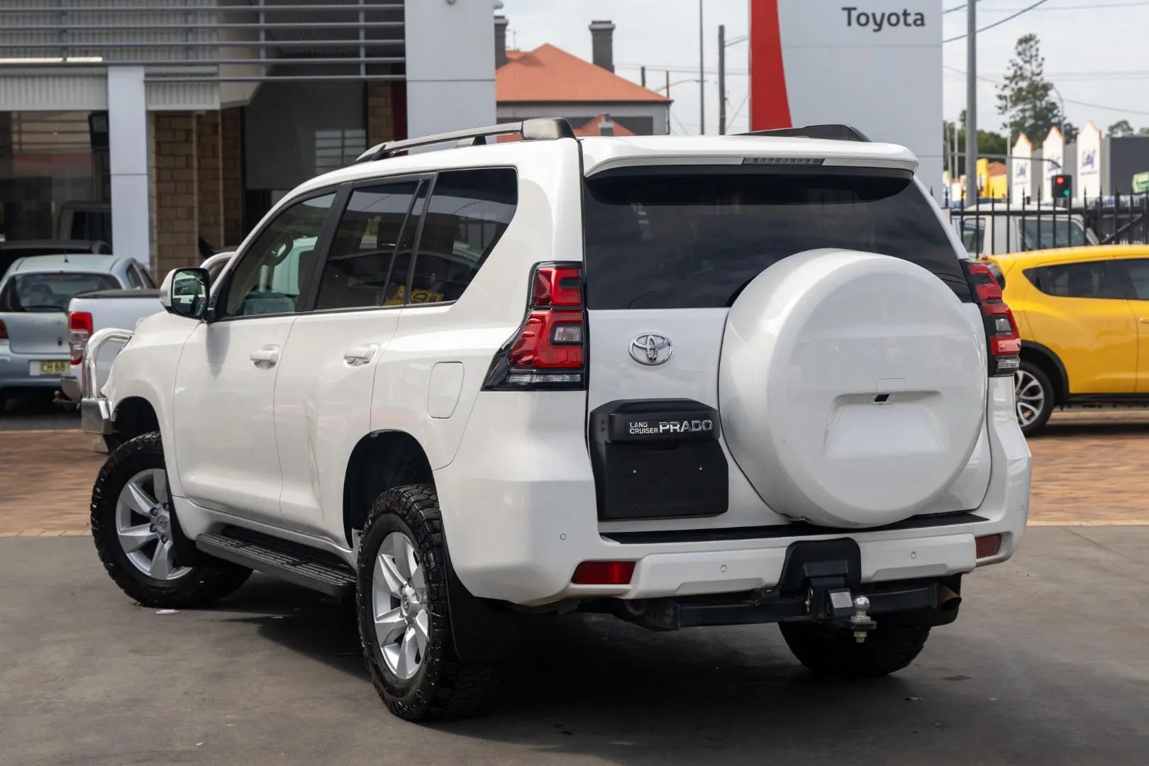 2022 Toyota Landcruiser Prado Gallery Image 2