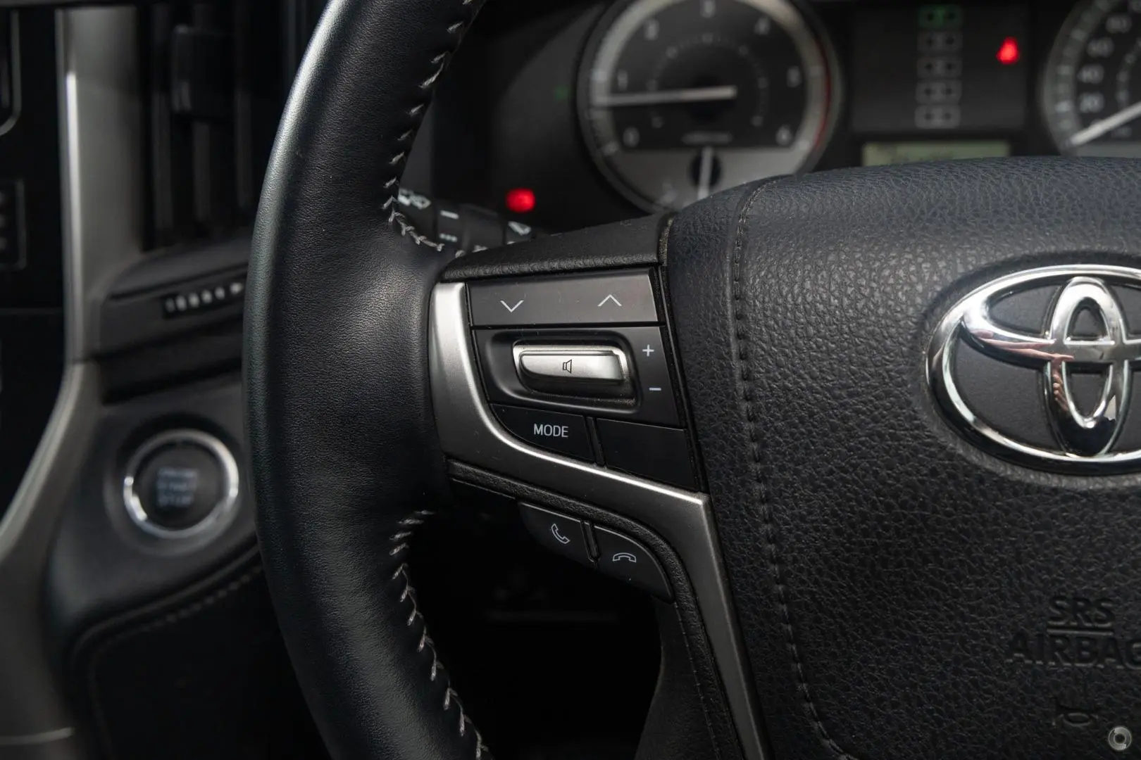 2018 Toyota Landcruiser Gallery Image 11