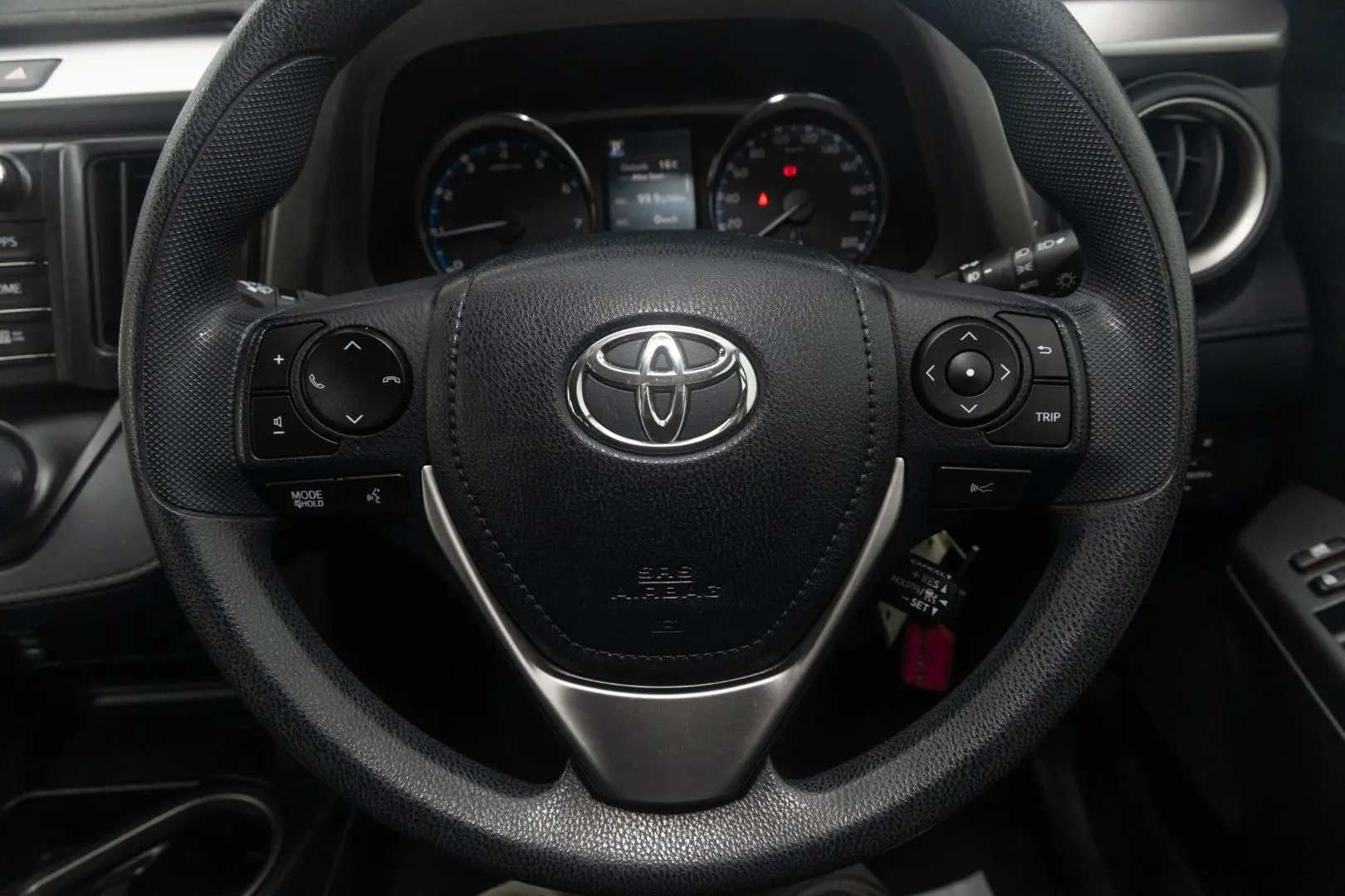 2017 Toyota RAV4 Gallery Image 10