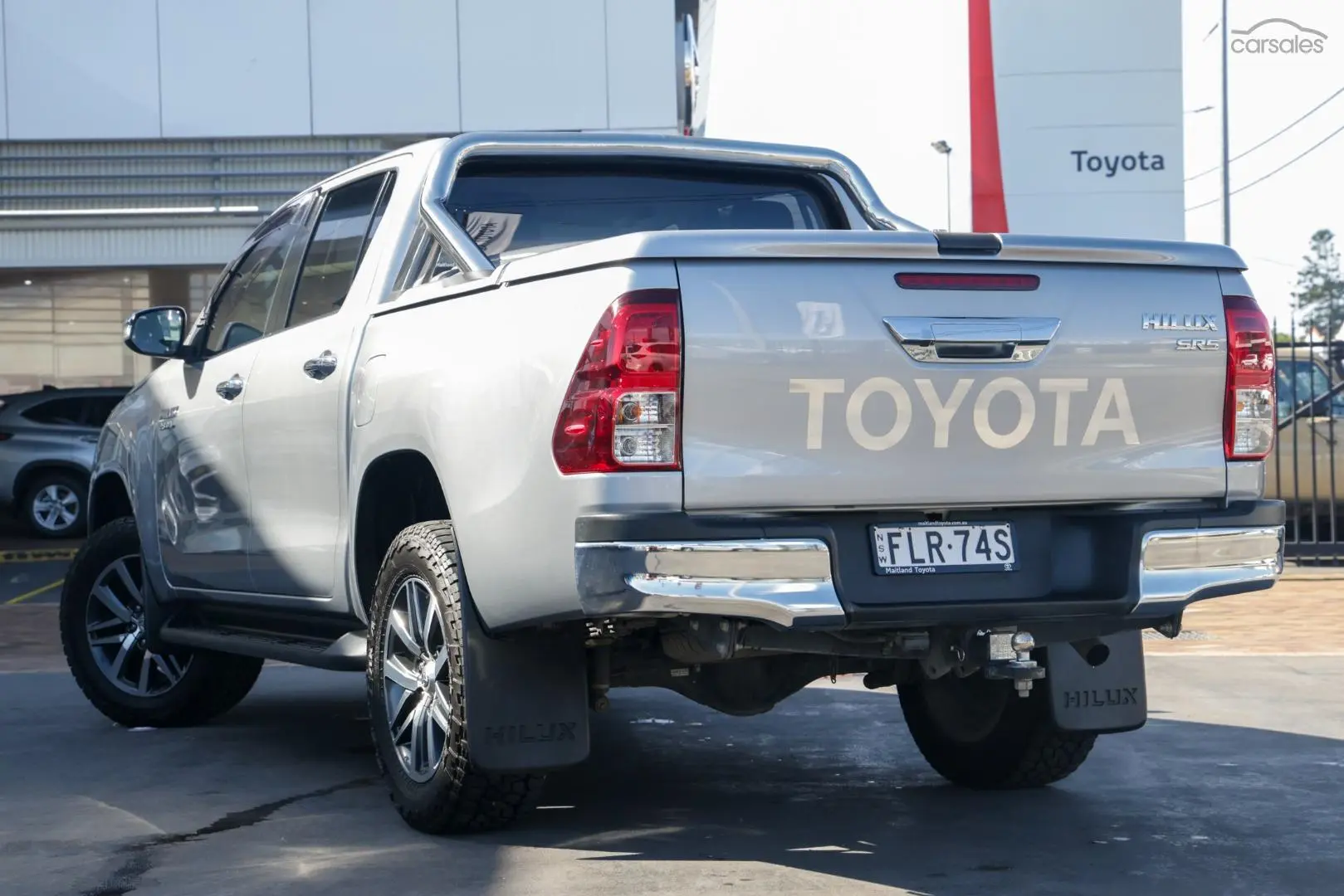 2017 Toyota Hilux Image 2