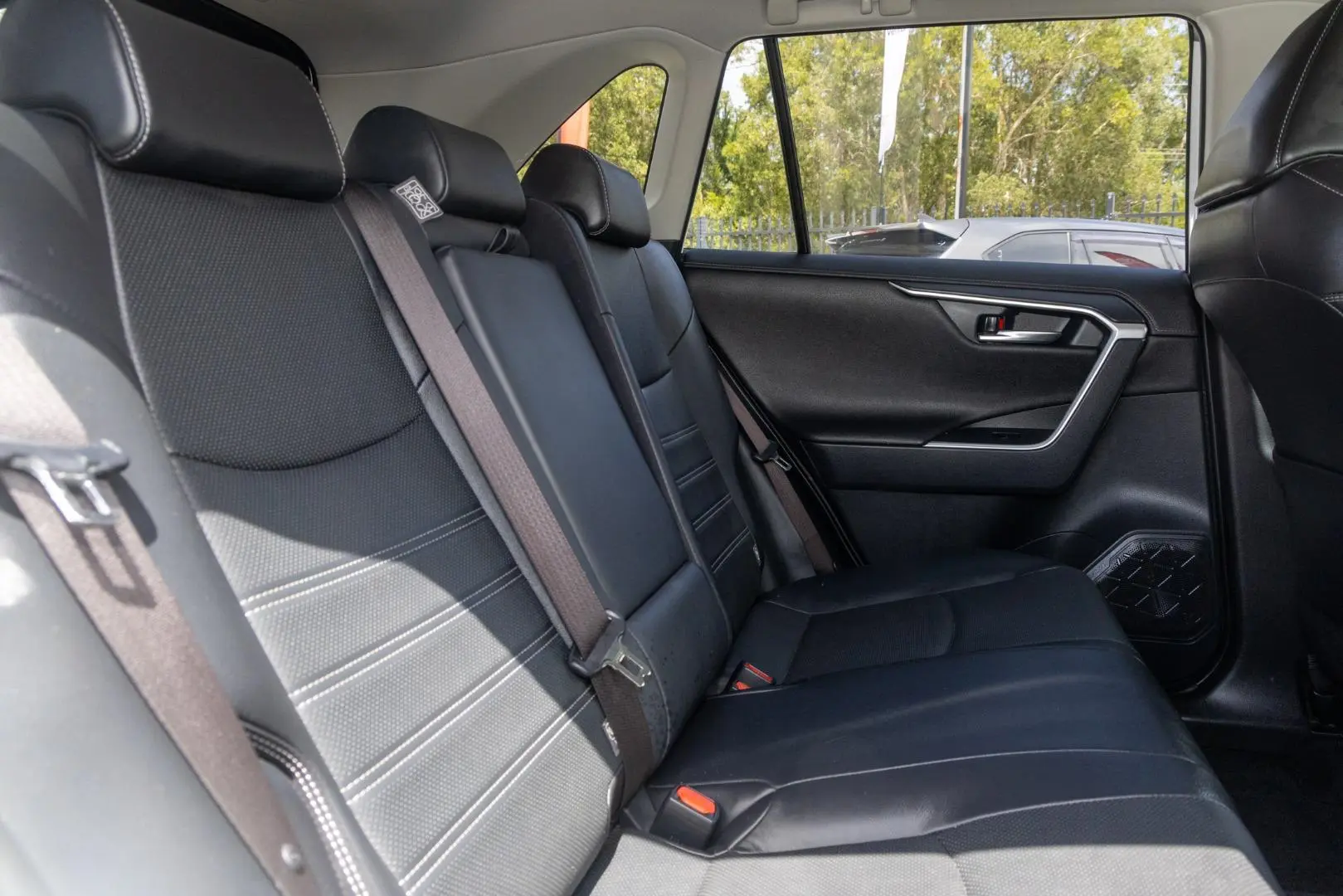 2022 Toyota RAV4 Gallery Image 9