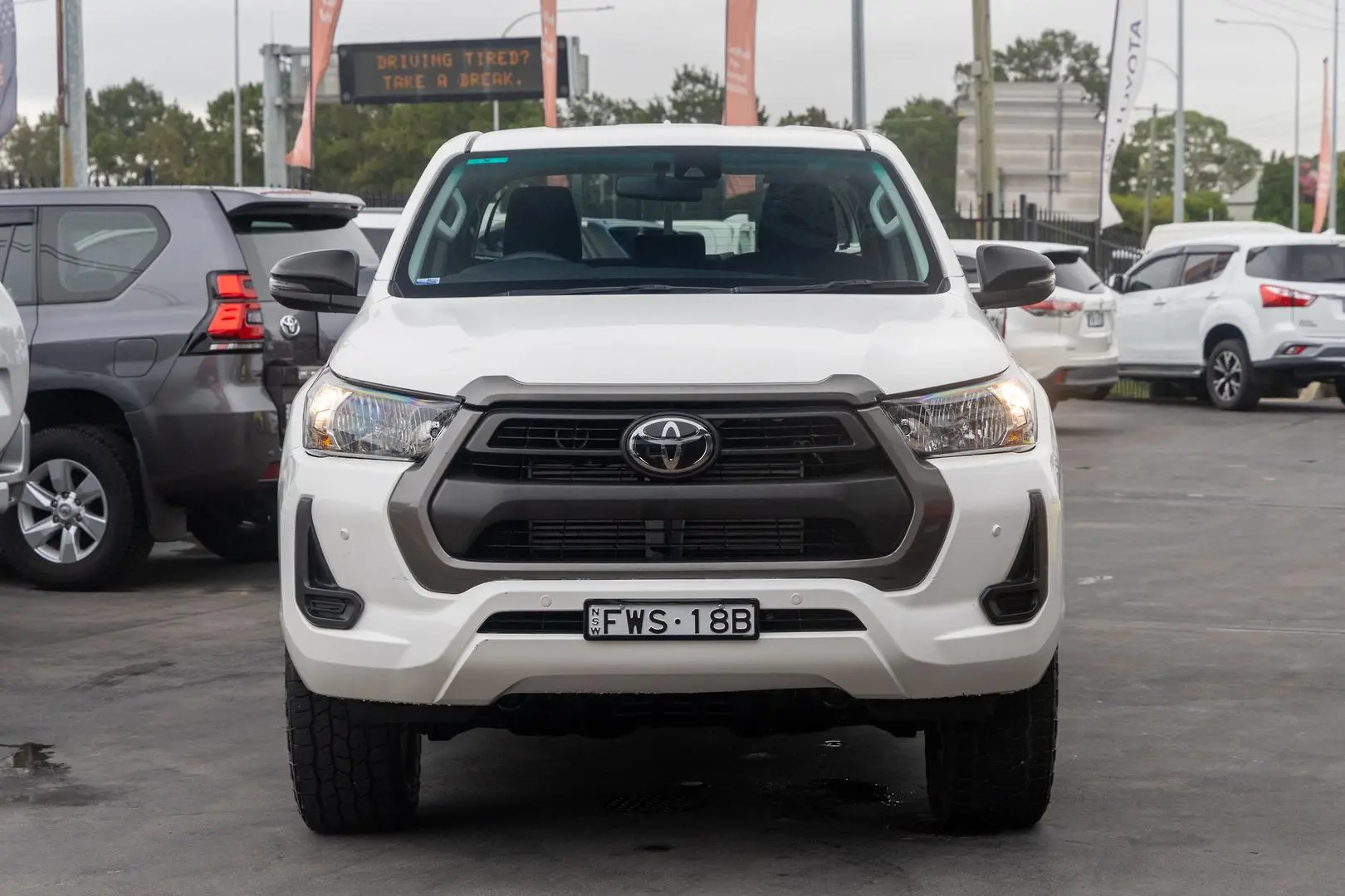 2022 Toyota Hilux Gallery Image 4