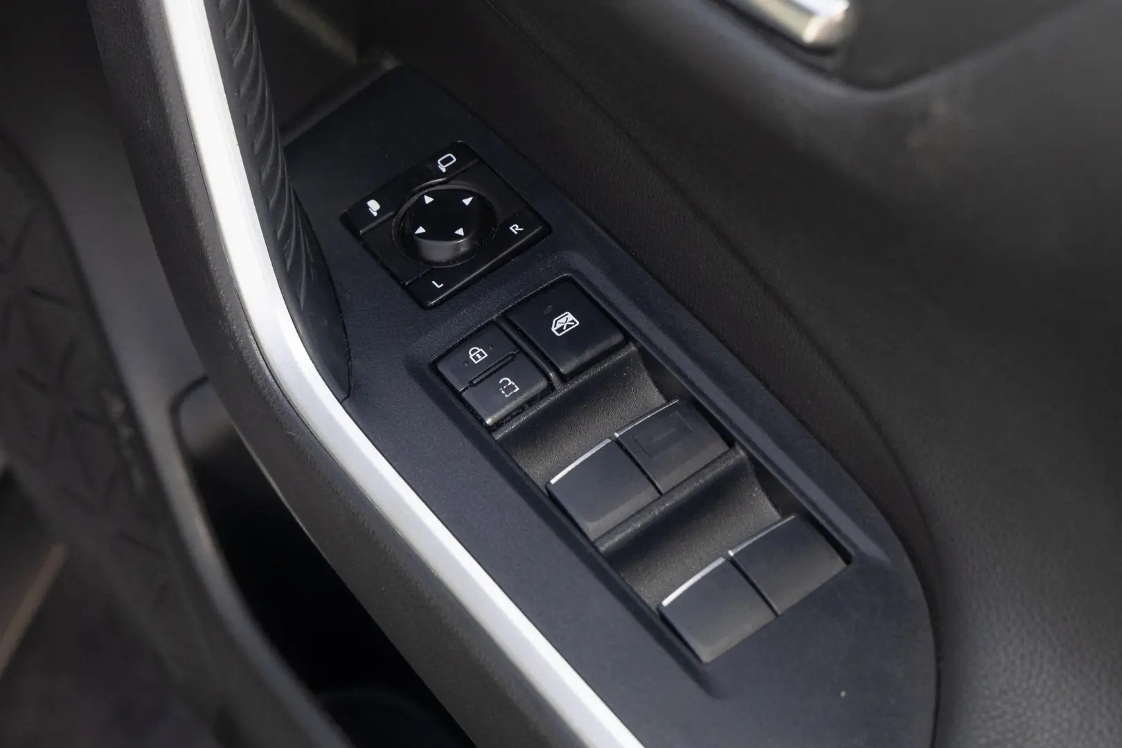 2020 Toyota RAV4 Gallery Image 18