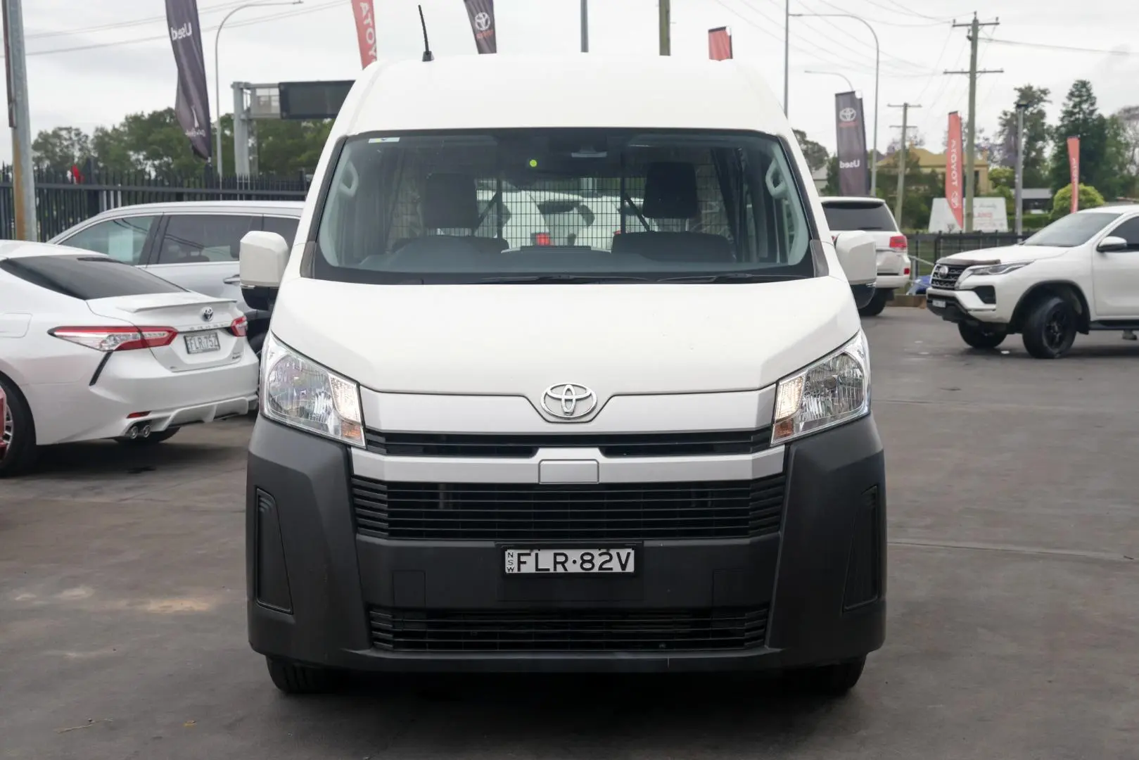 2021 Toyota Hiace Gallery Image 4