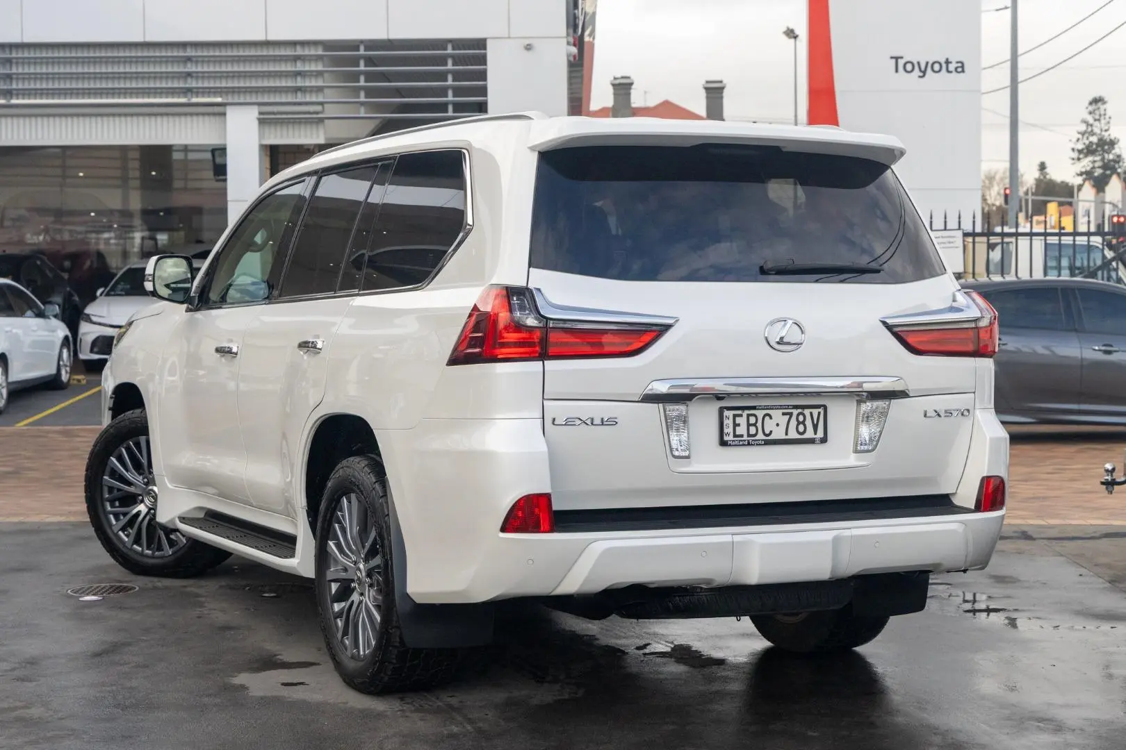 2017 Lexus LX Gallery Image 2