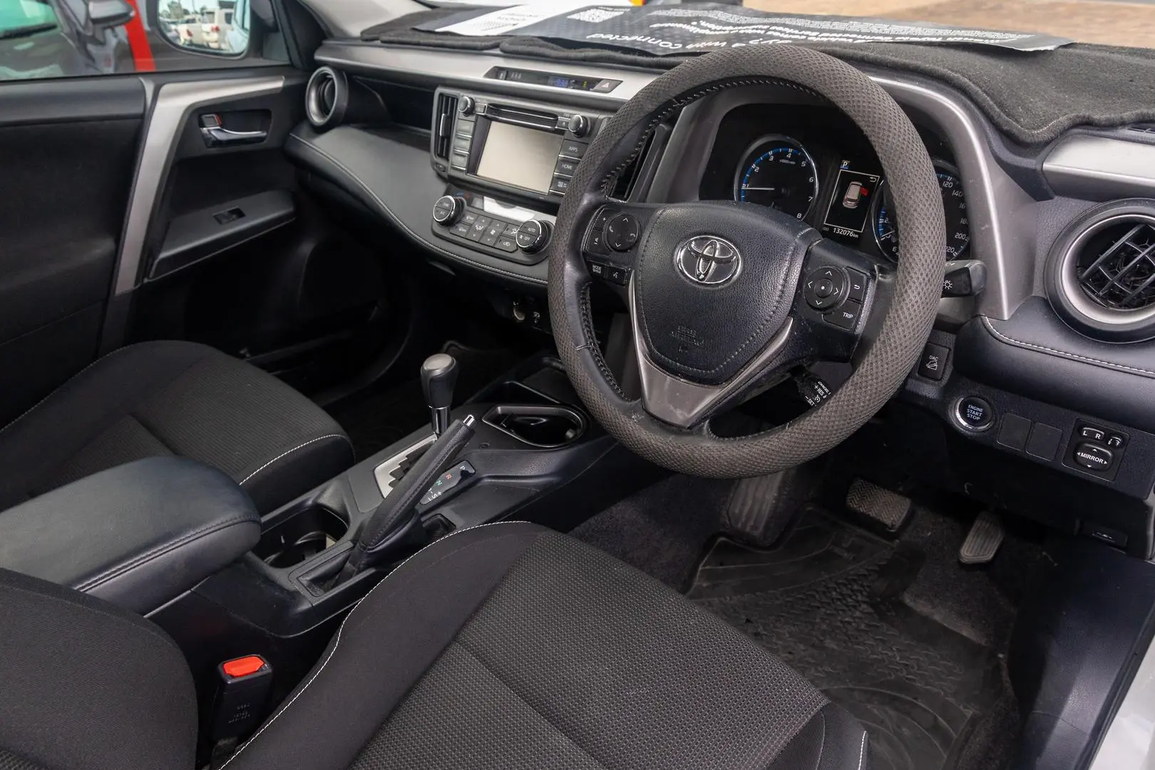2017 Toyota RAV4 Gallery Image 7