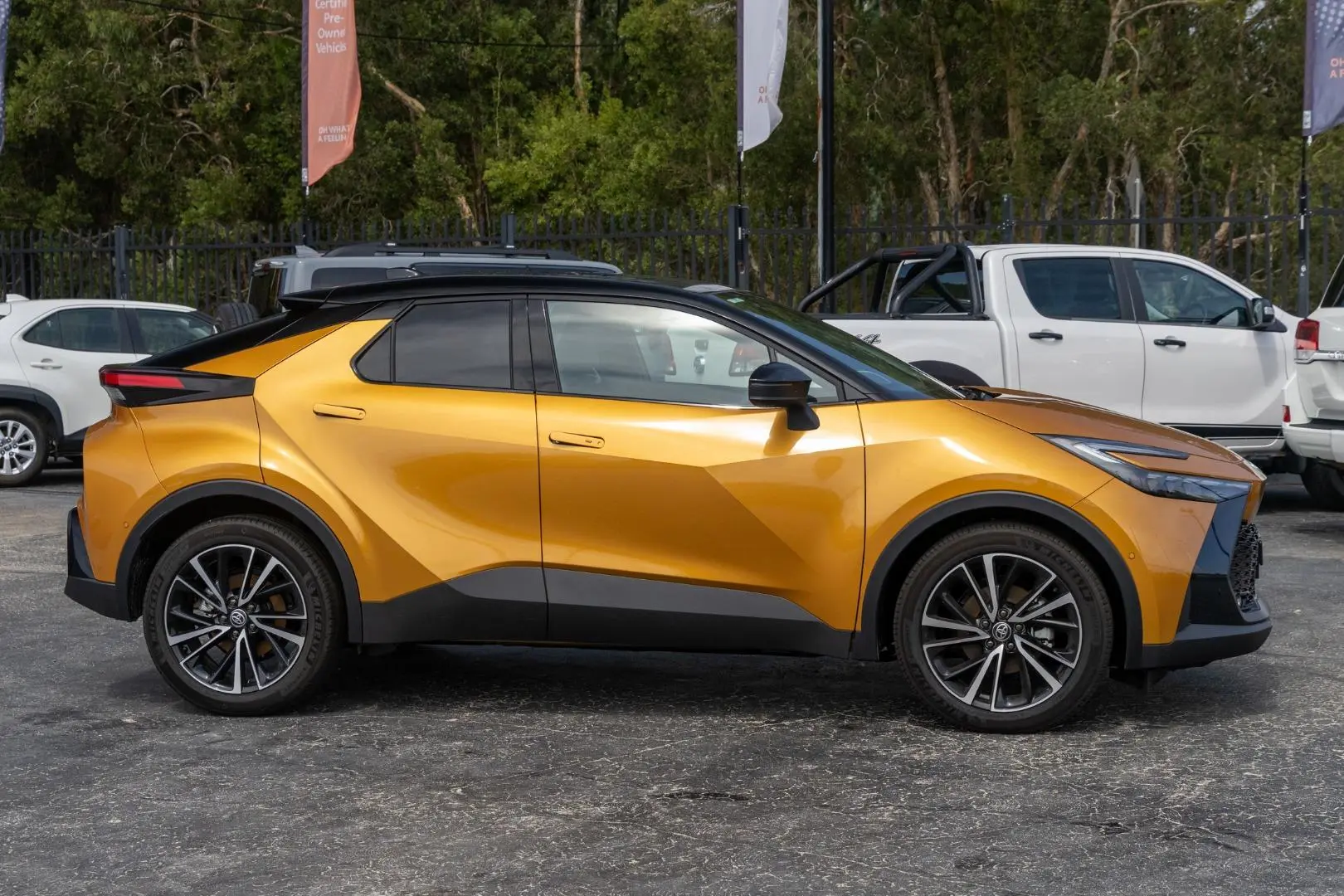 2025 Toyota C-HR Gallery Image 3