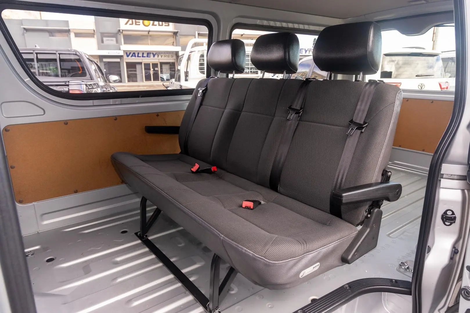 2015 Toyota Hiace Gallery Image 10