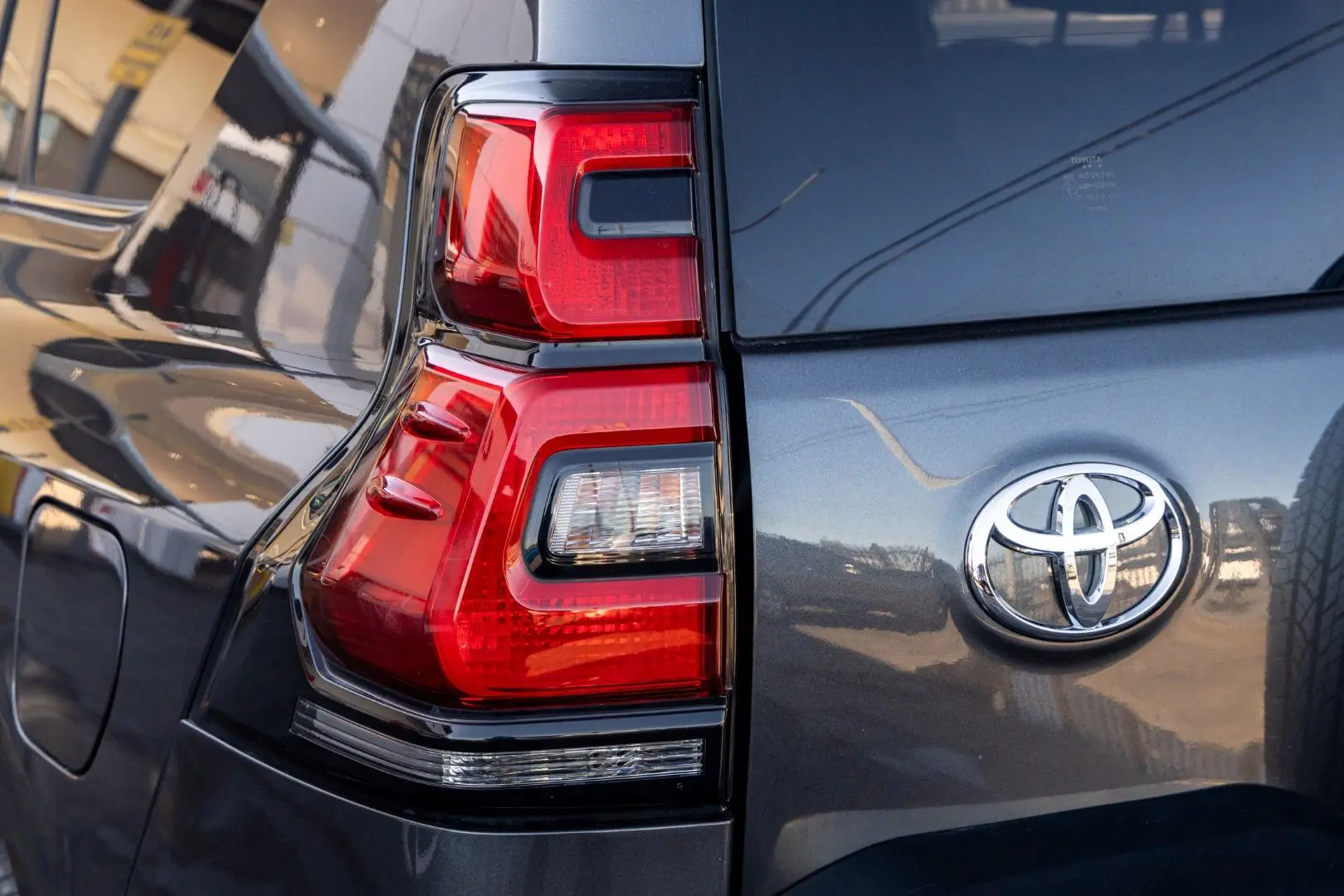 2018 Toyota Landcruiser Prado Gallery Image 20
