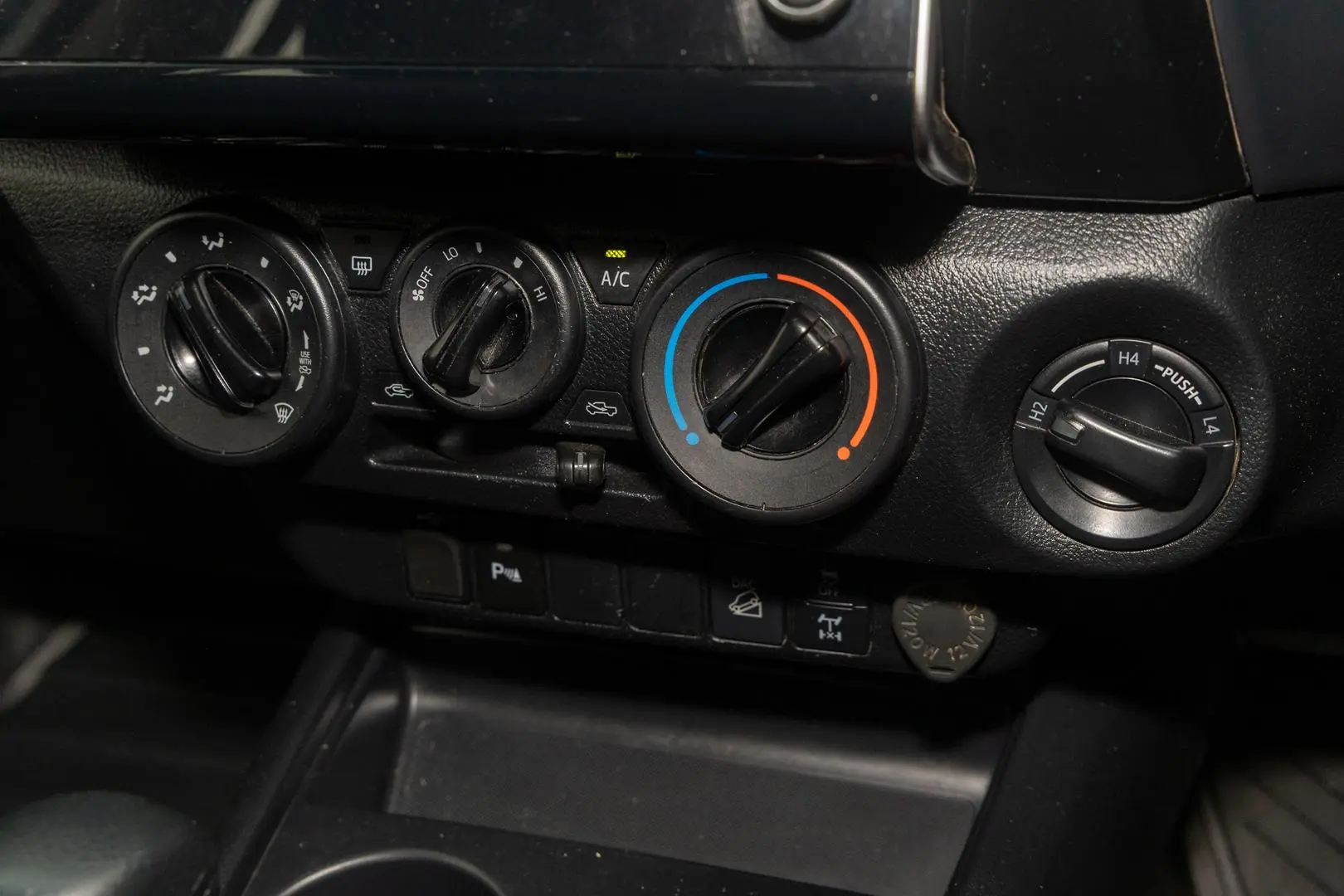 2022 Toyota Hilux Gallery Image 15