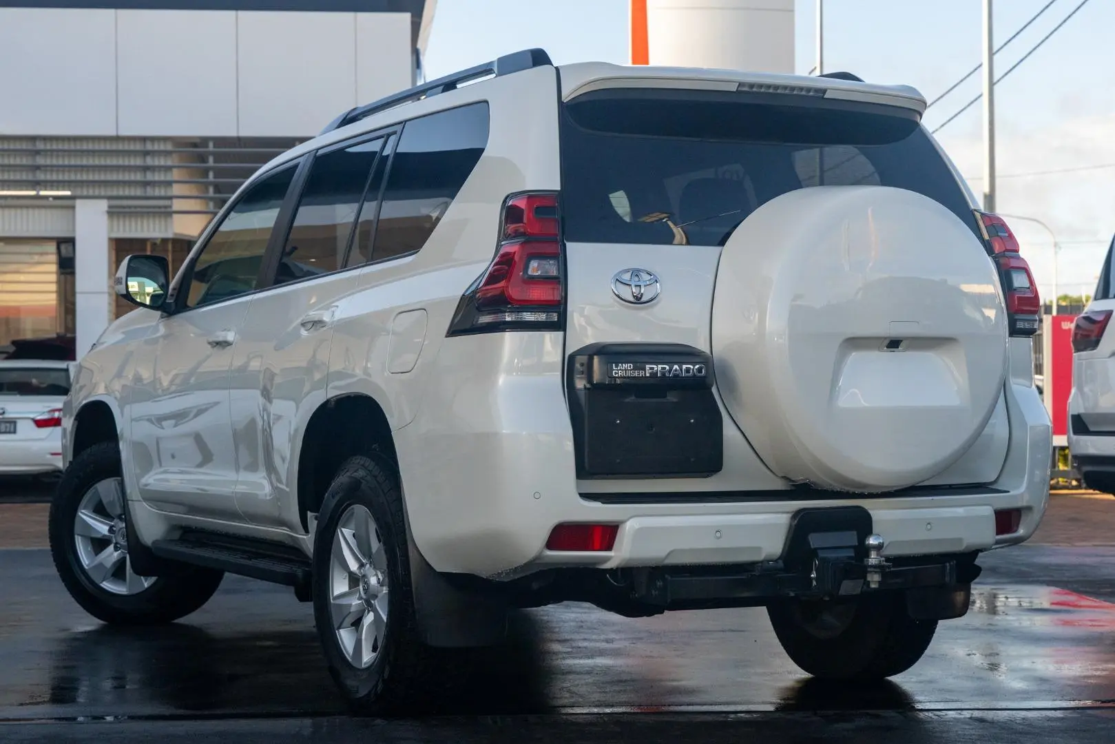 2018 Toyota Landcruiser Prado Gallery Image 2