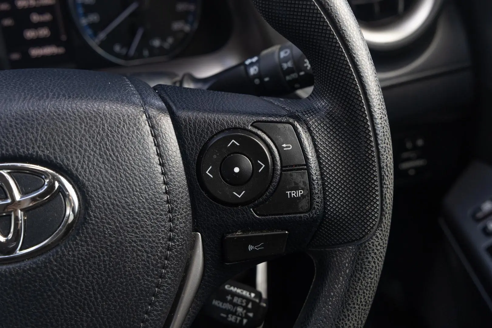 2018 Toyota RAV4 Gallery Image 12