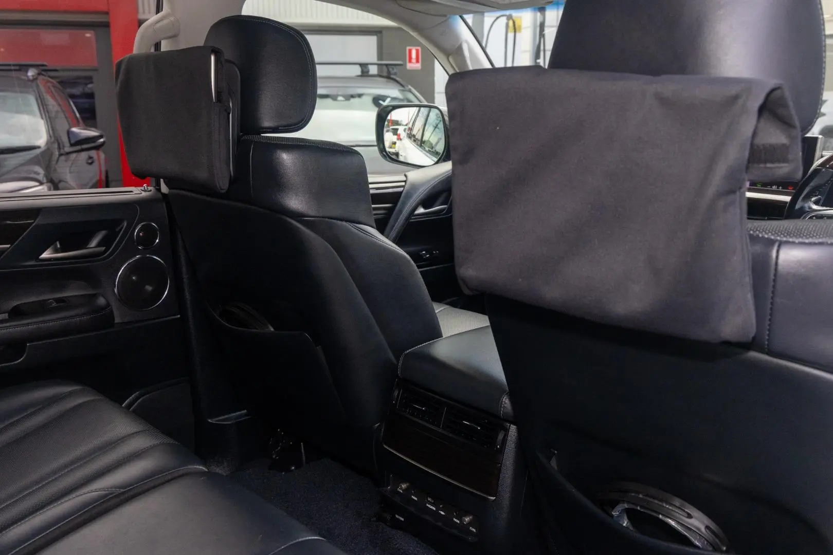 2017 Lexus LX Gallery Image 10