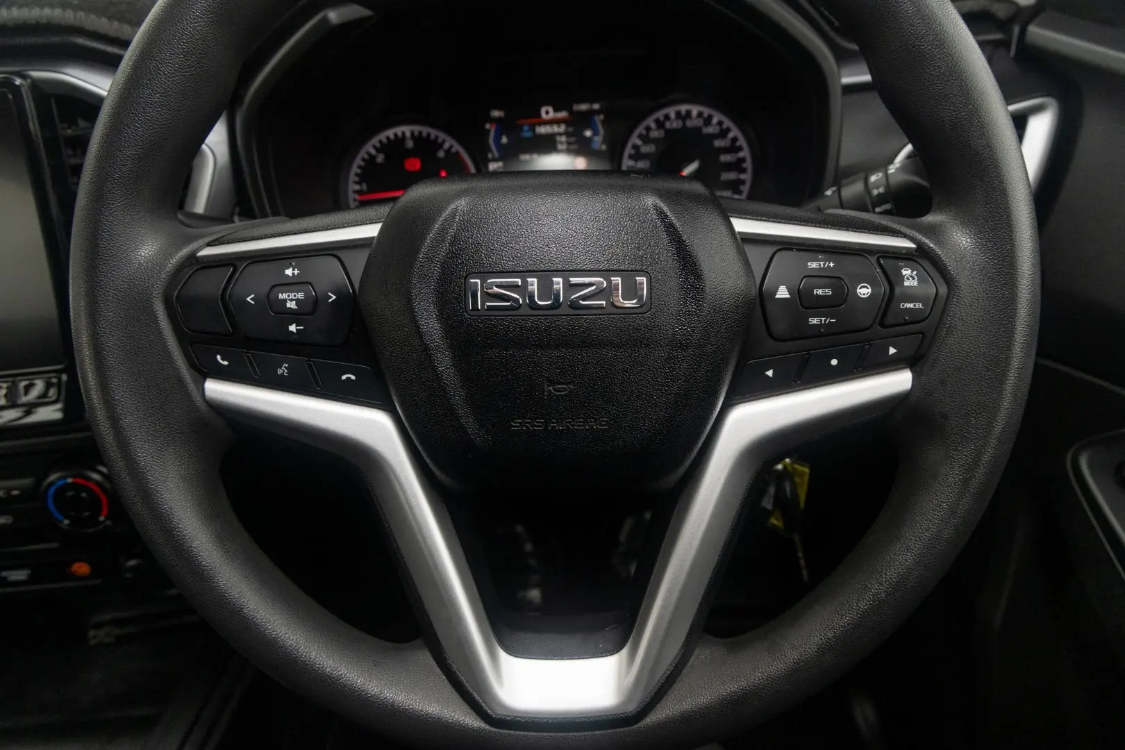 2022 Isuzu D-MAX Gallery Image 10