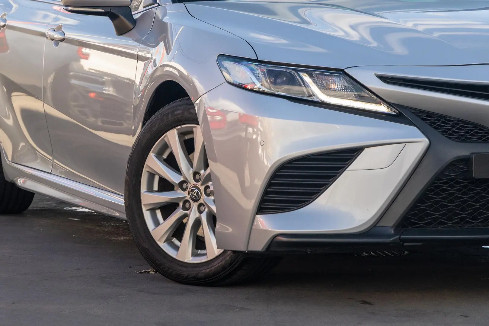 2018 Toyota Camry Gallery Image 6