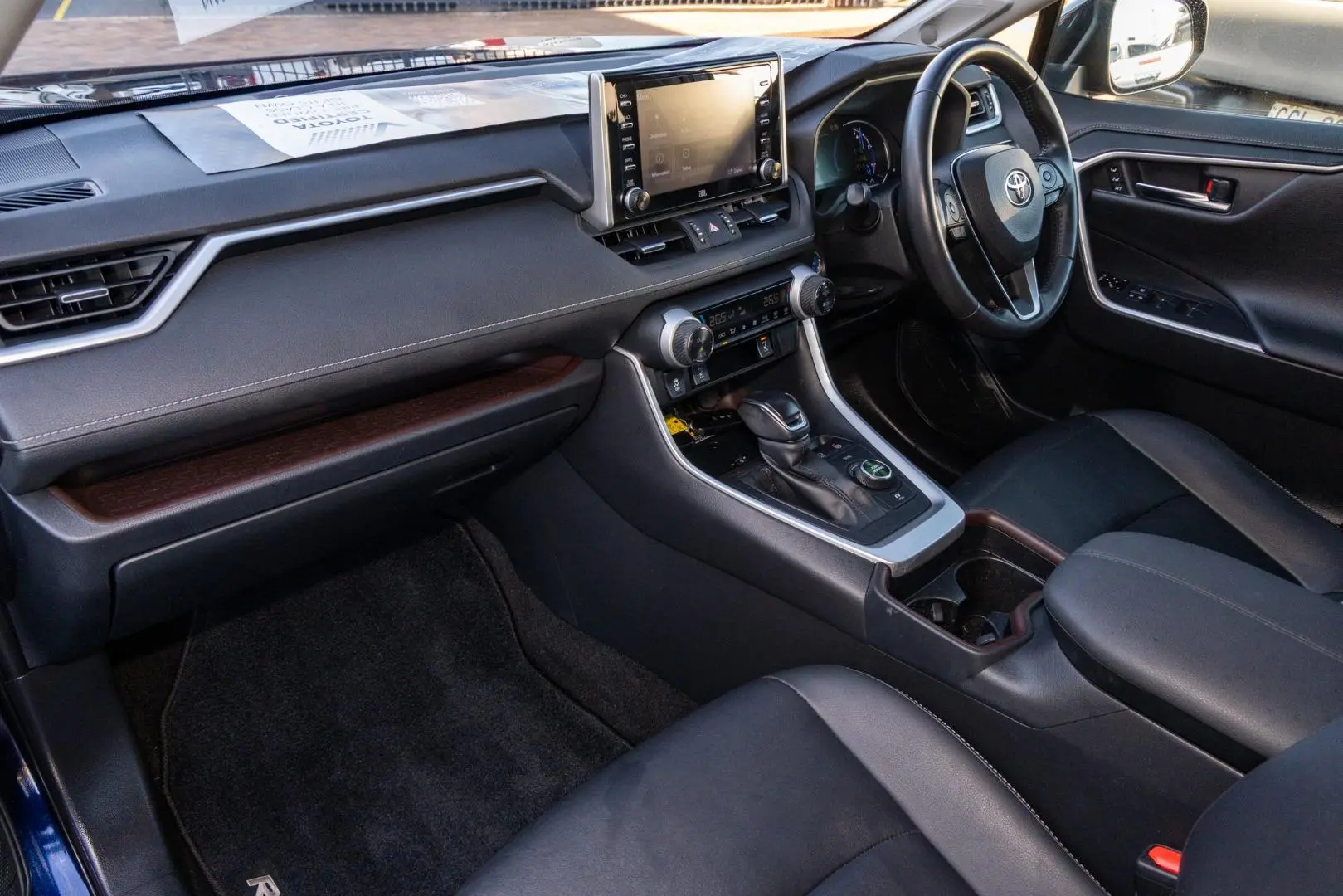 2021 Toyota RAV4 Gallery Image 8