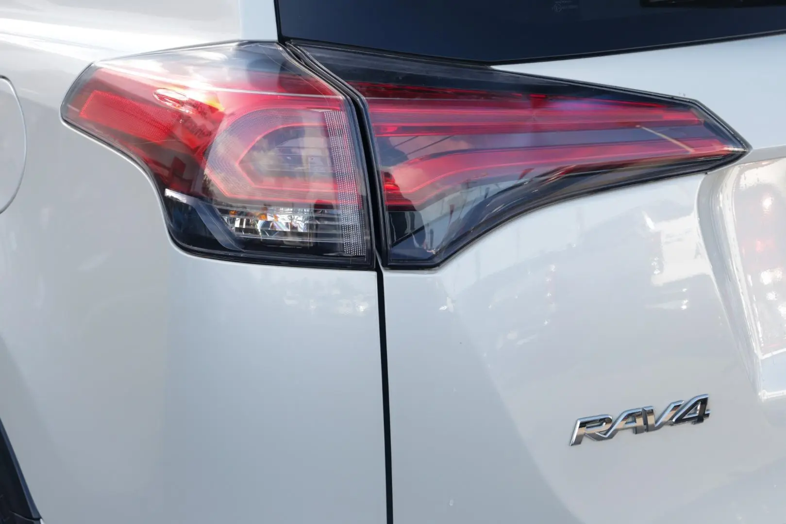 2018 Toyota RAV4 Image 21