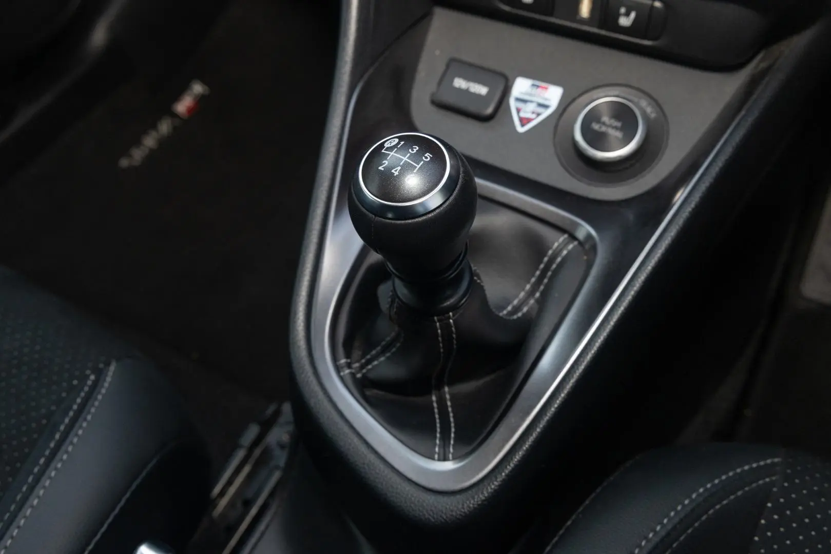 2021 Toyota Yaris Gallery Image 17