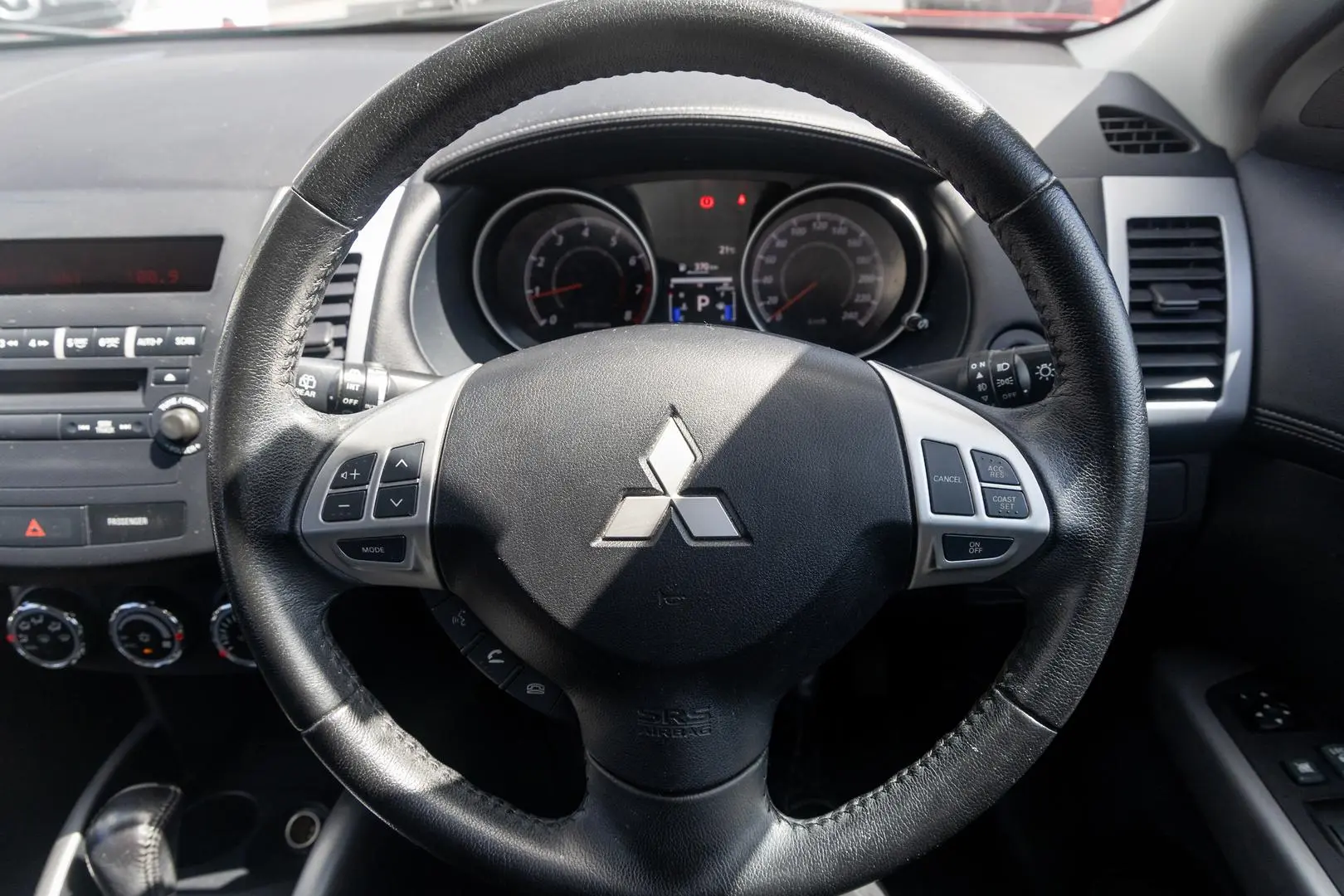 2012 Mitsubishi Outlander Gallery Image 10