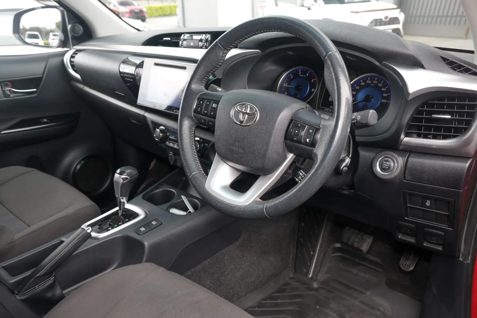 2016 Toyota Hilux Gallery Image 7