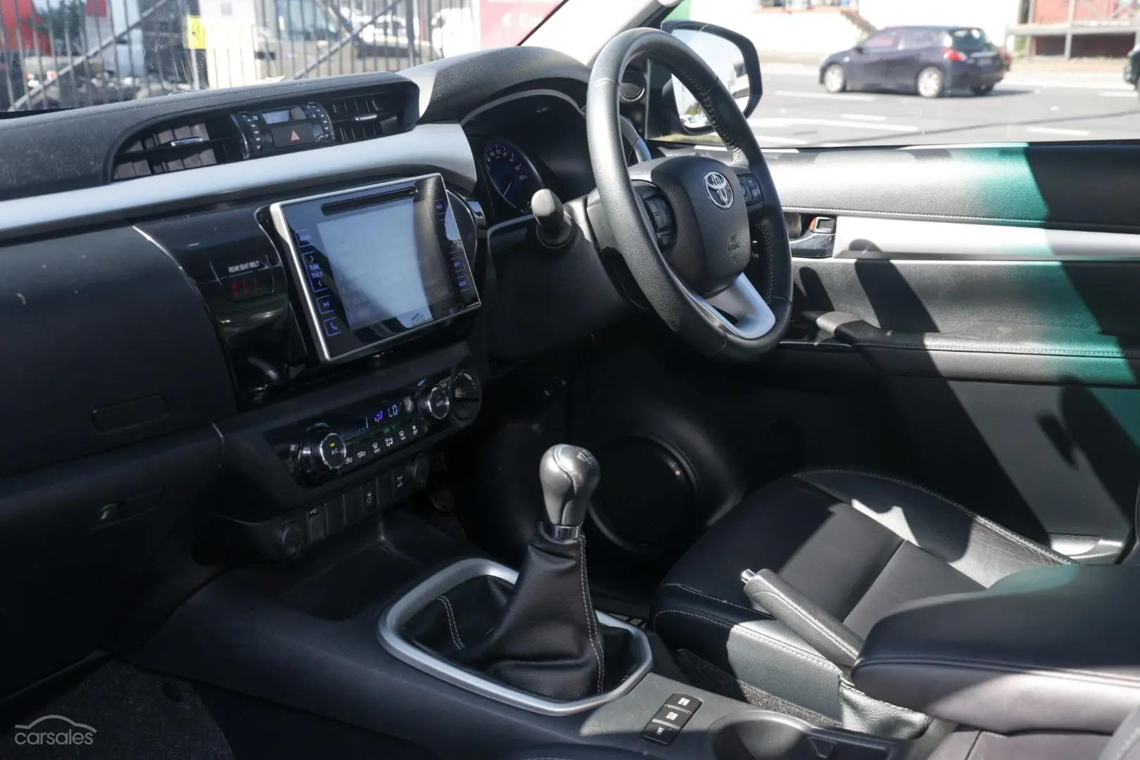 2017 Toyota Hilux Image 8