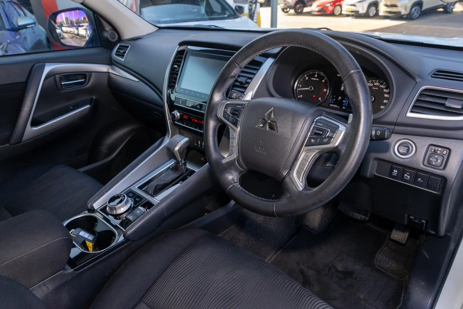 2022 Mitsubishi Pajero Sport Gallery Image 7